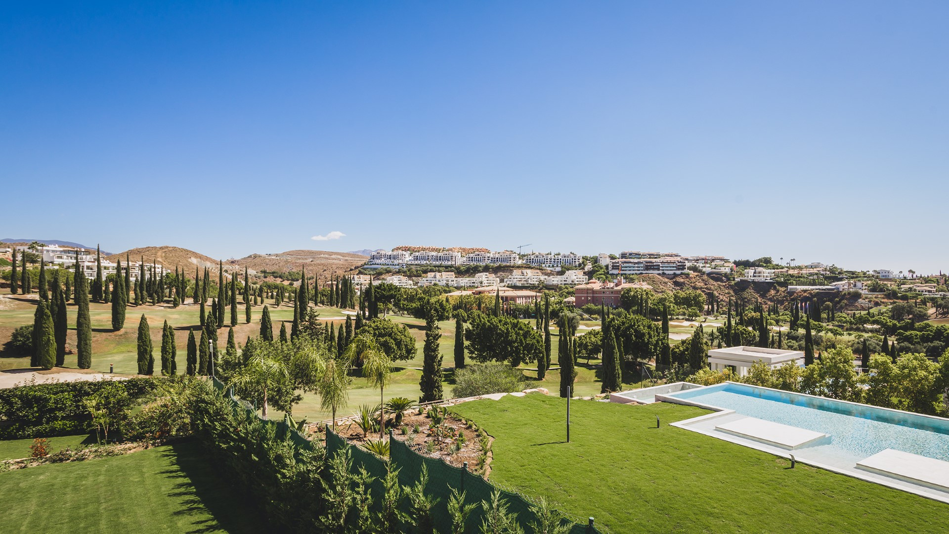 Lujosa villa en primera línea de golf en Los Flamingos Golf, Benahavís