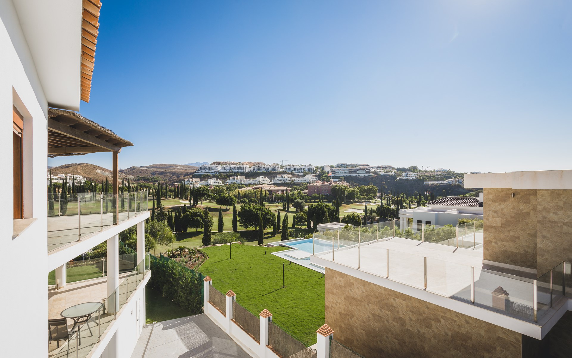 Lujosa villa en primera línea de golf en Los Flamingos Golf, Benahavís