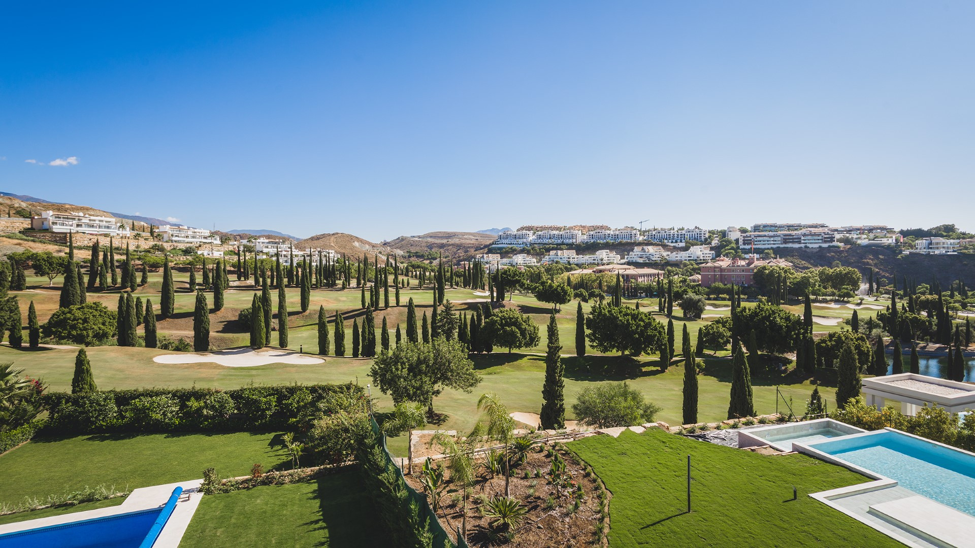 Luxurious frontline golf villa in Los Flamingos Golf, Benahavis