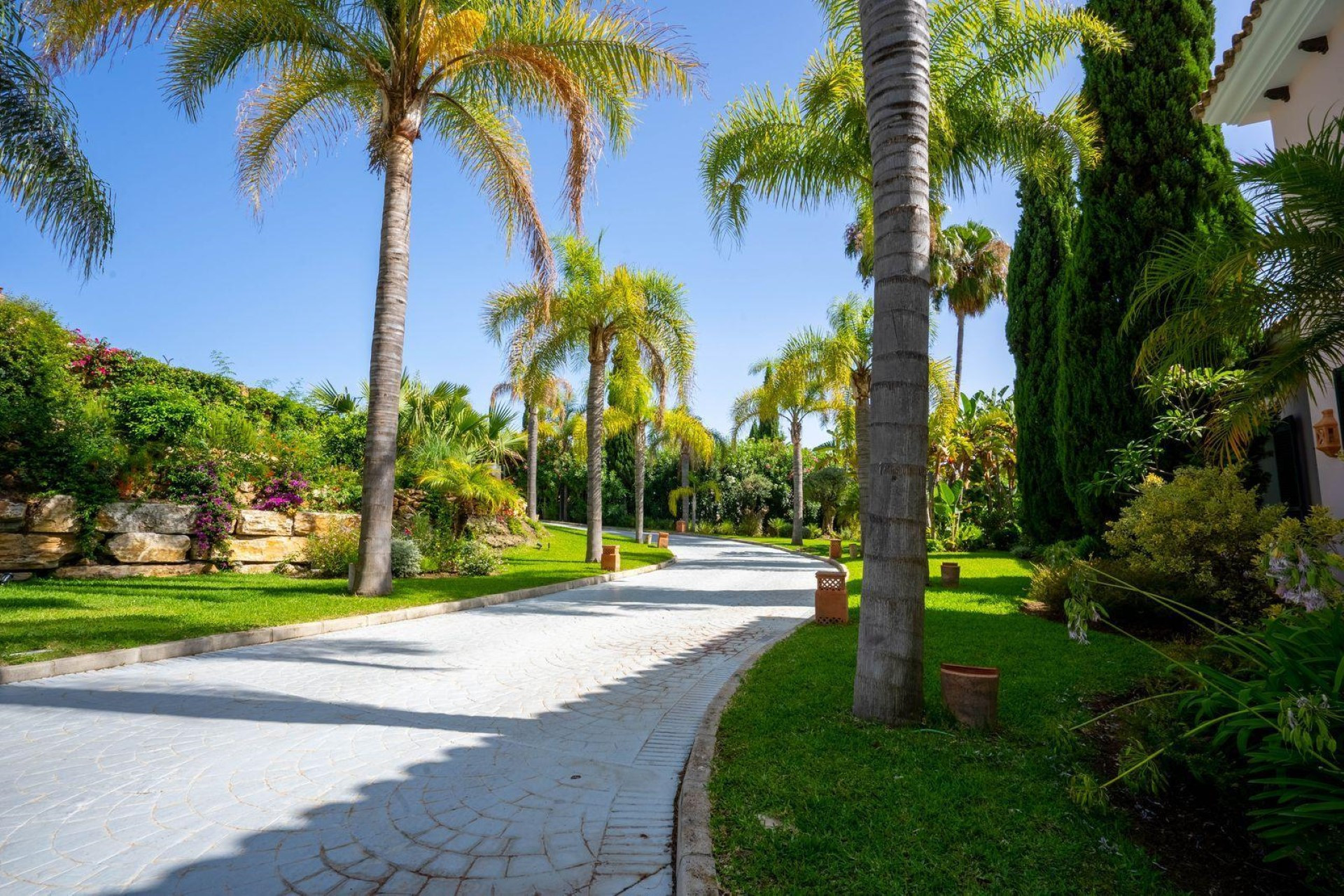 Lujosa Villa de estilo andaluz con 5 dormitorios en Vega del Colorado, Benahavis