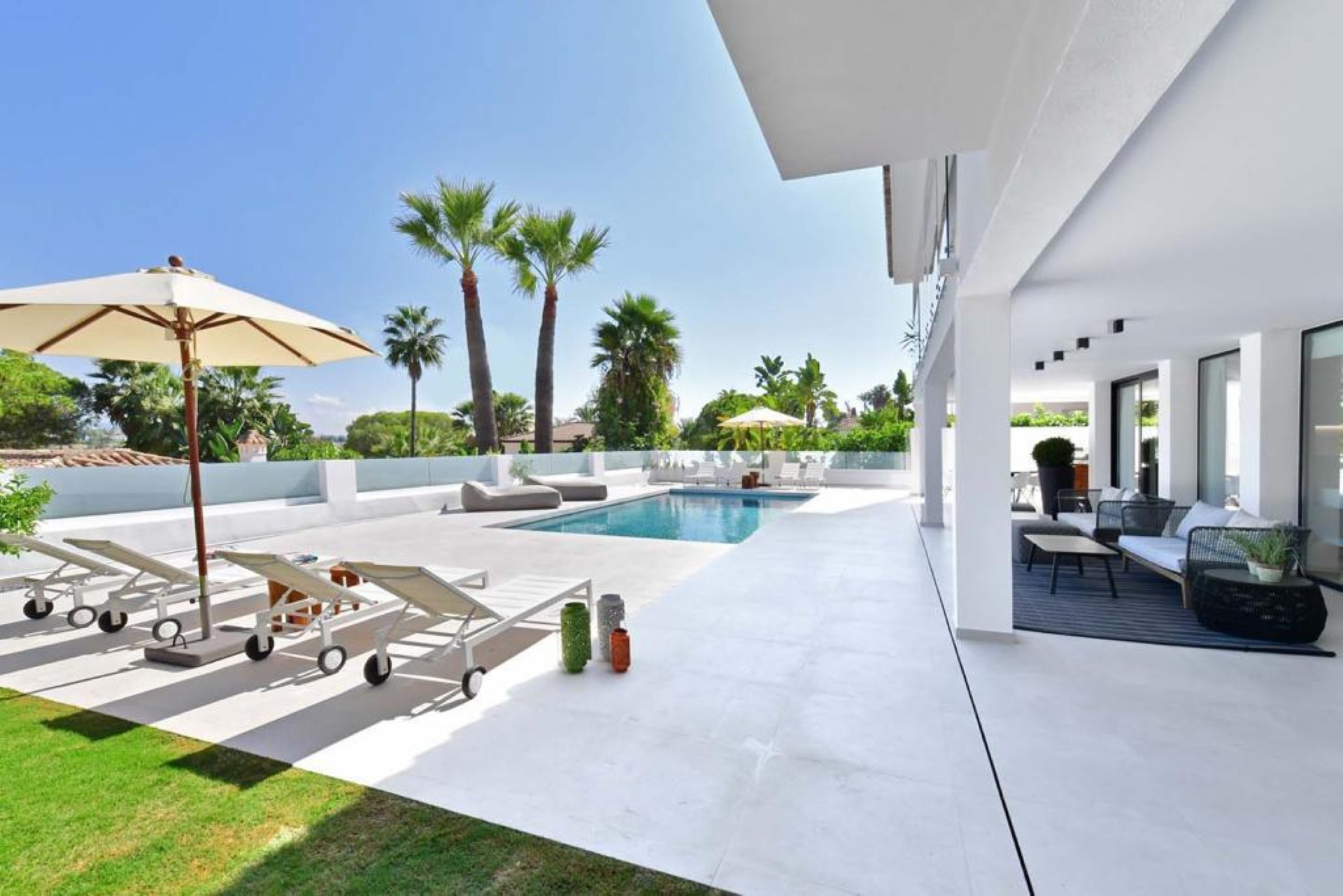 4 bedroom luxury villa in Las Brisas, Nueva Andalucia