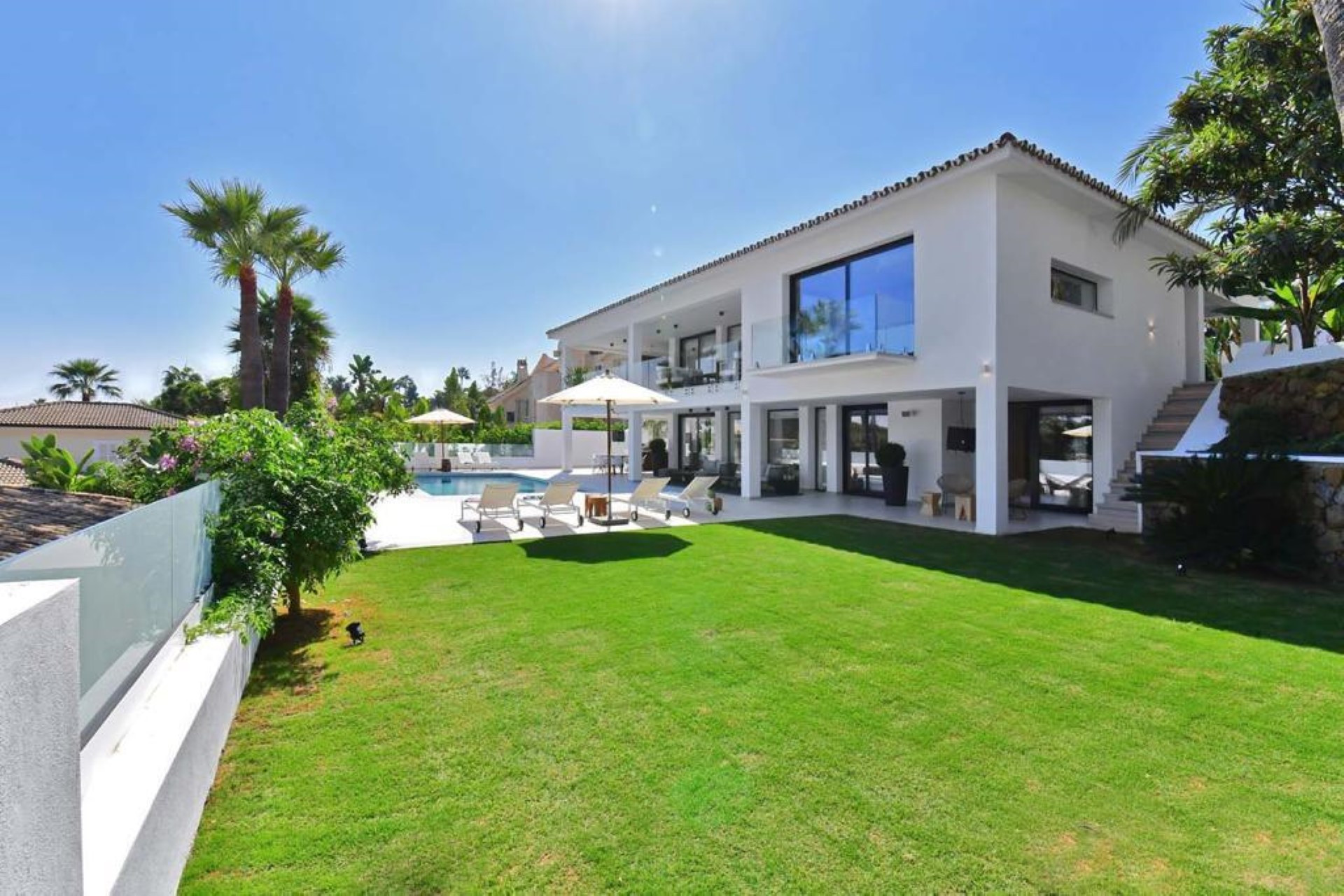 4 bedroom luxury villa in Las Brisas, Nueva Andalucia