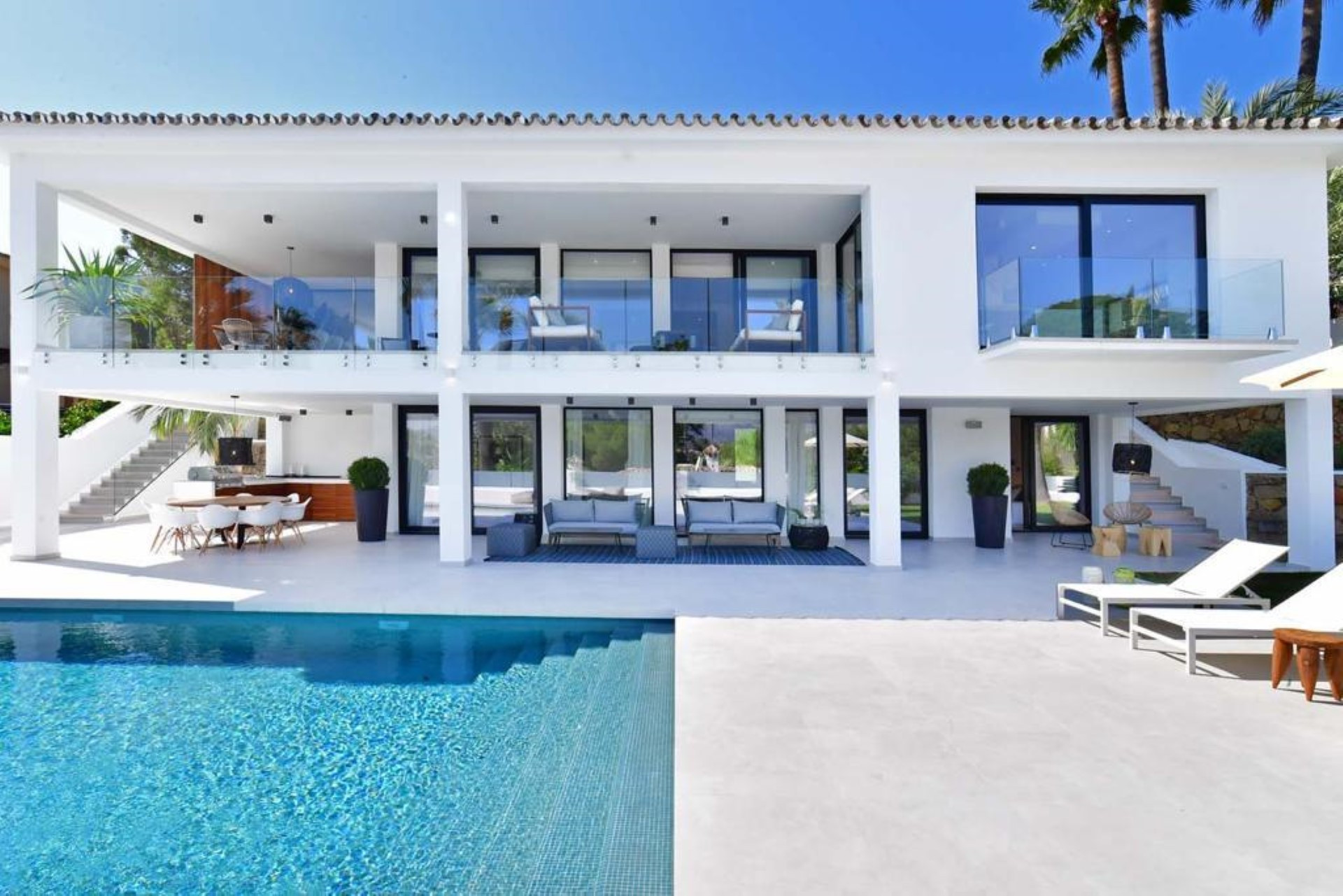 4 bedroom luxury villa in Las Brisas, Nueva Andalucia