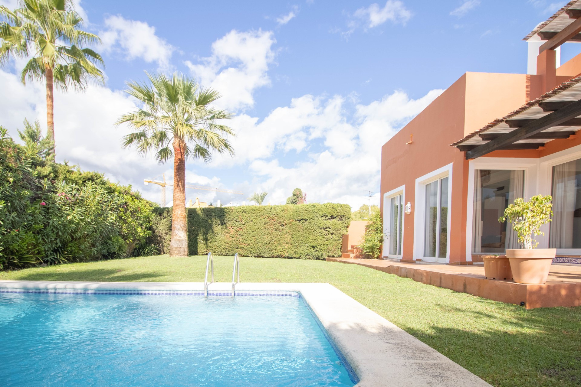 Family villa with spacious garden and swimming pool in Nueva Andalucia