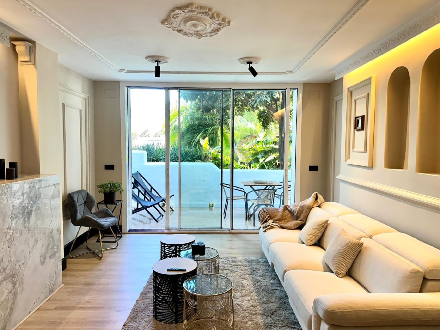 Luxurious and fully refurbished ground floor apartment in Marina Puente Romano, Marbella