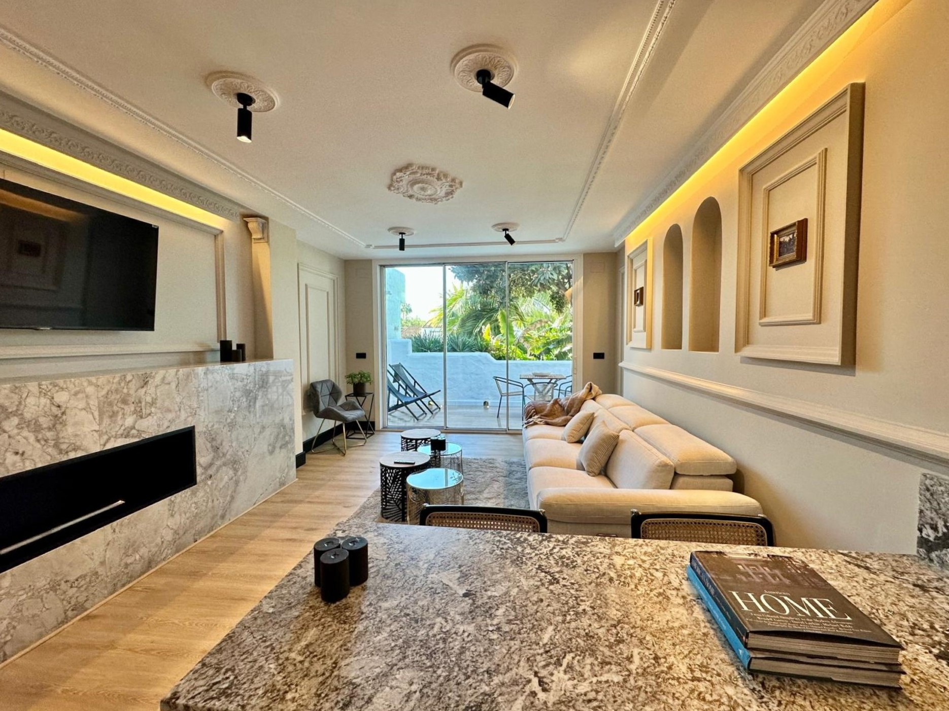 Luxurious and fully refurbished ground floor apartment in Marina Puente Romano, Marbella