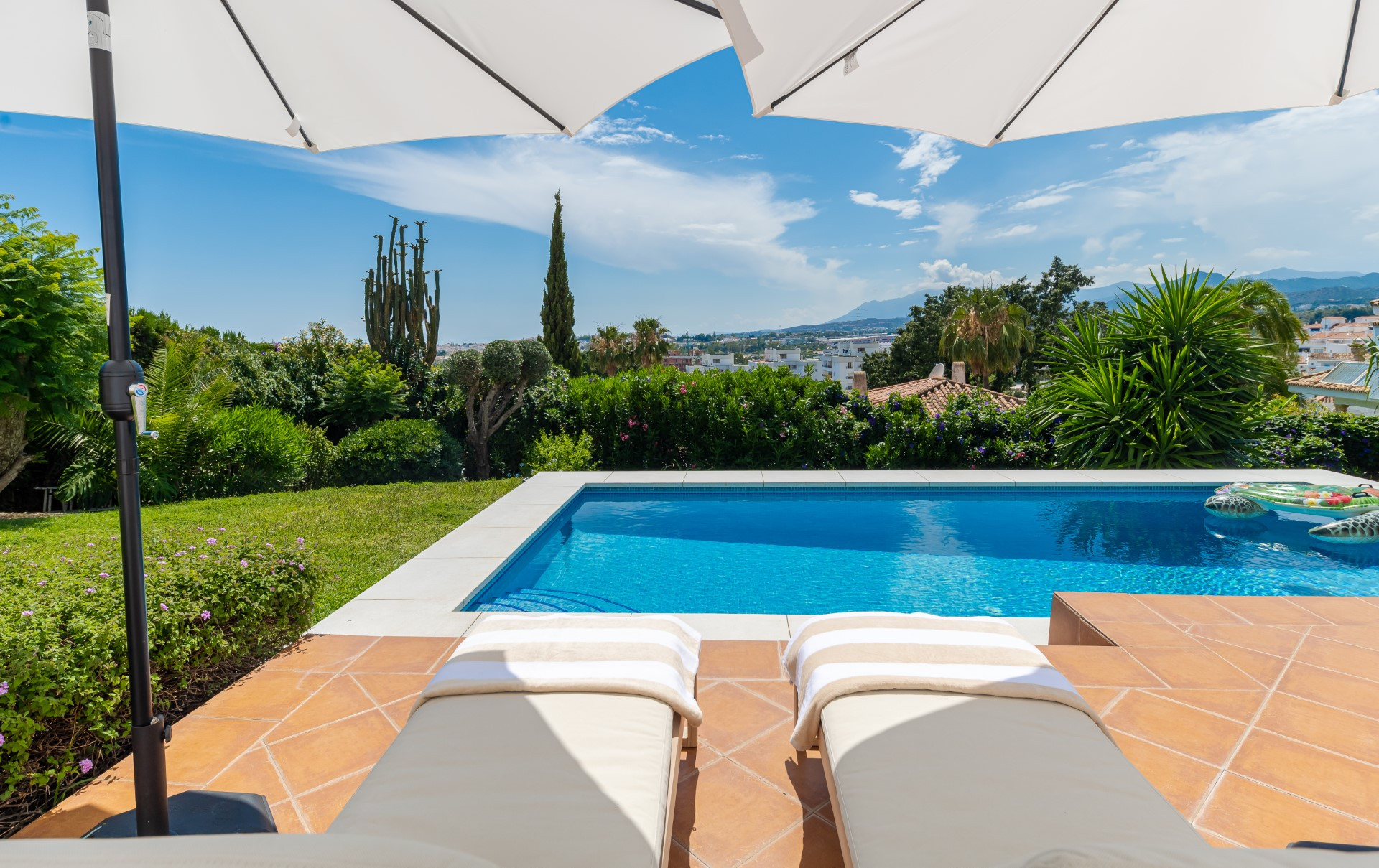 Fully refurbished Scandinavian style villa with panoramic views in Nueva Andalucia