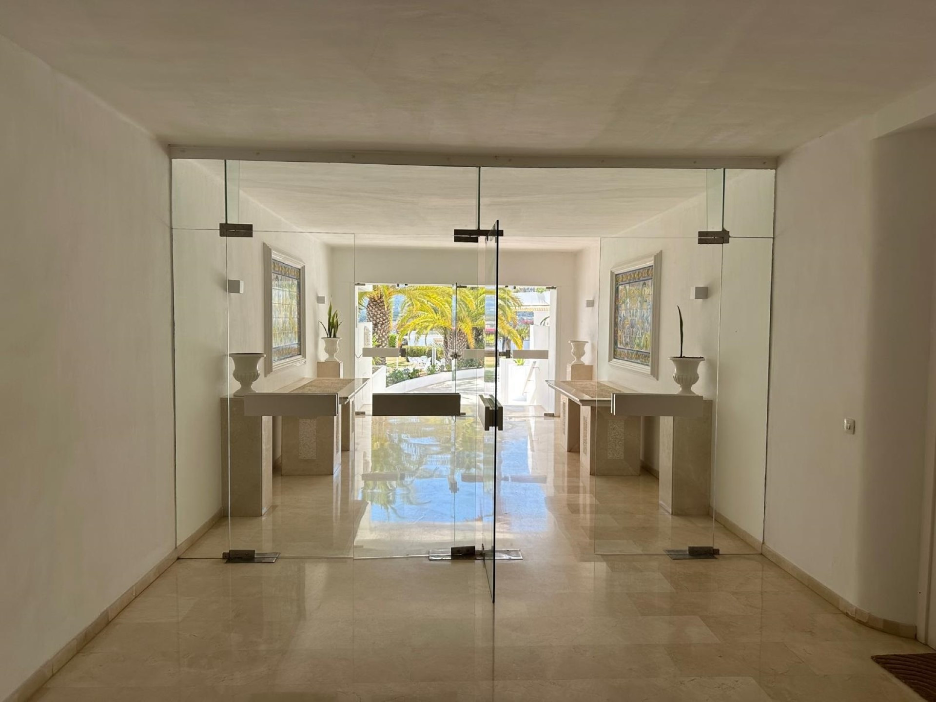Elegante apartamento de 3 dormitorios en Las Terrazas de Las Lomas De Marbella Club