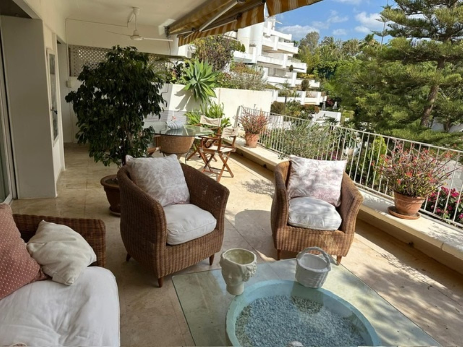 Elegante apartamento de 3 dormitorios en Las Terrazas de Las Lomas De Marbella Club
