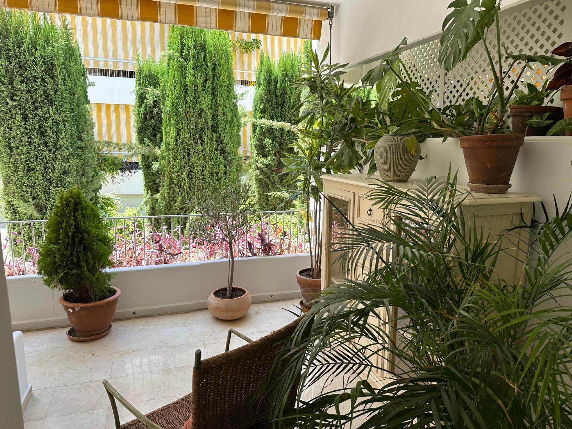 Elegante apartamento de 3 dormitorios en Las Terrazas de Las Lomas De Marbella Club