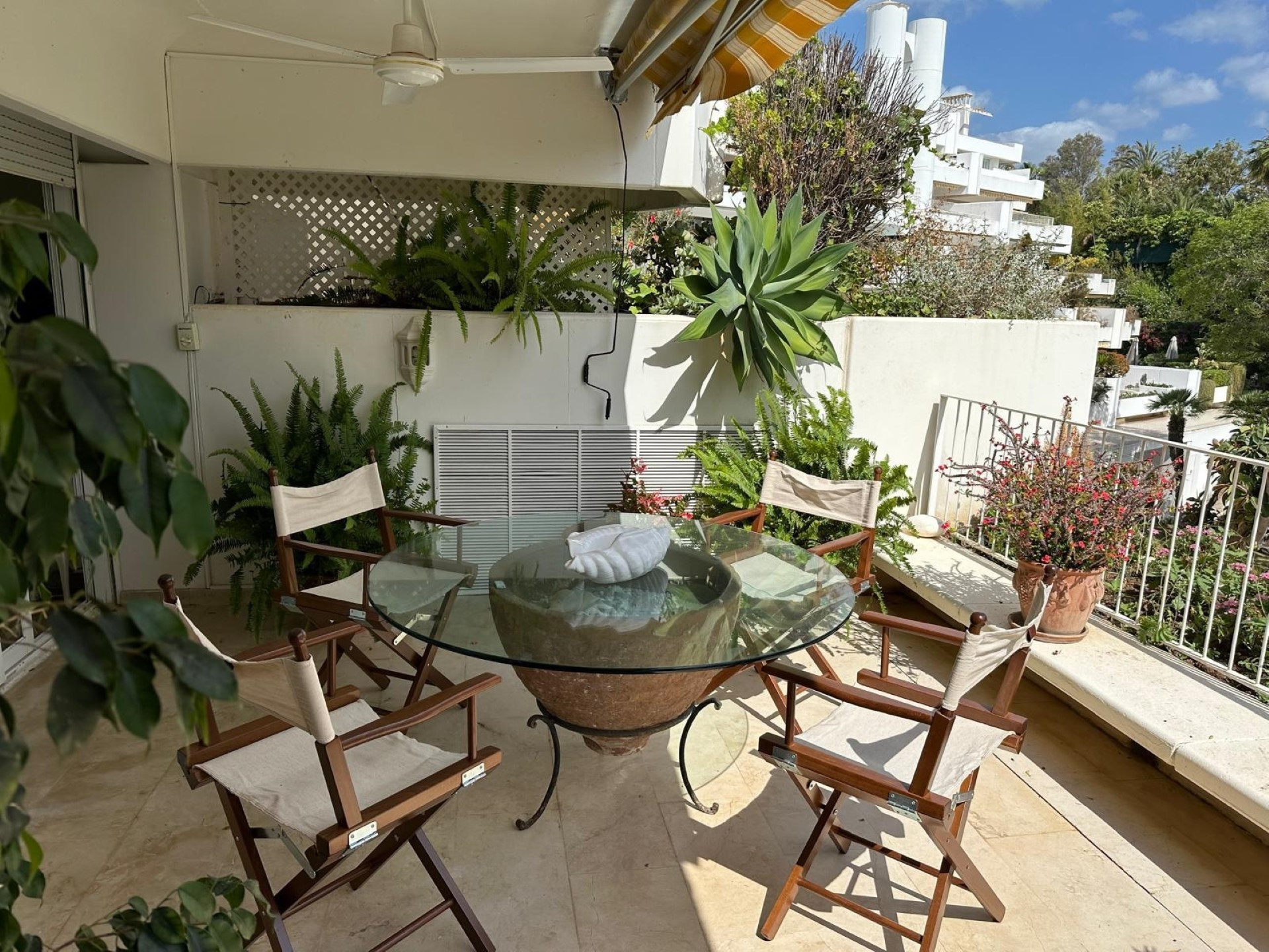 Elegante apartamento de 3 dormitorios en Las Terrazas de Las Lomas De Marbella Club