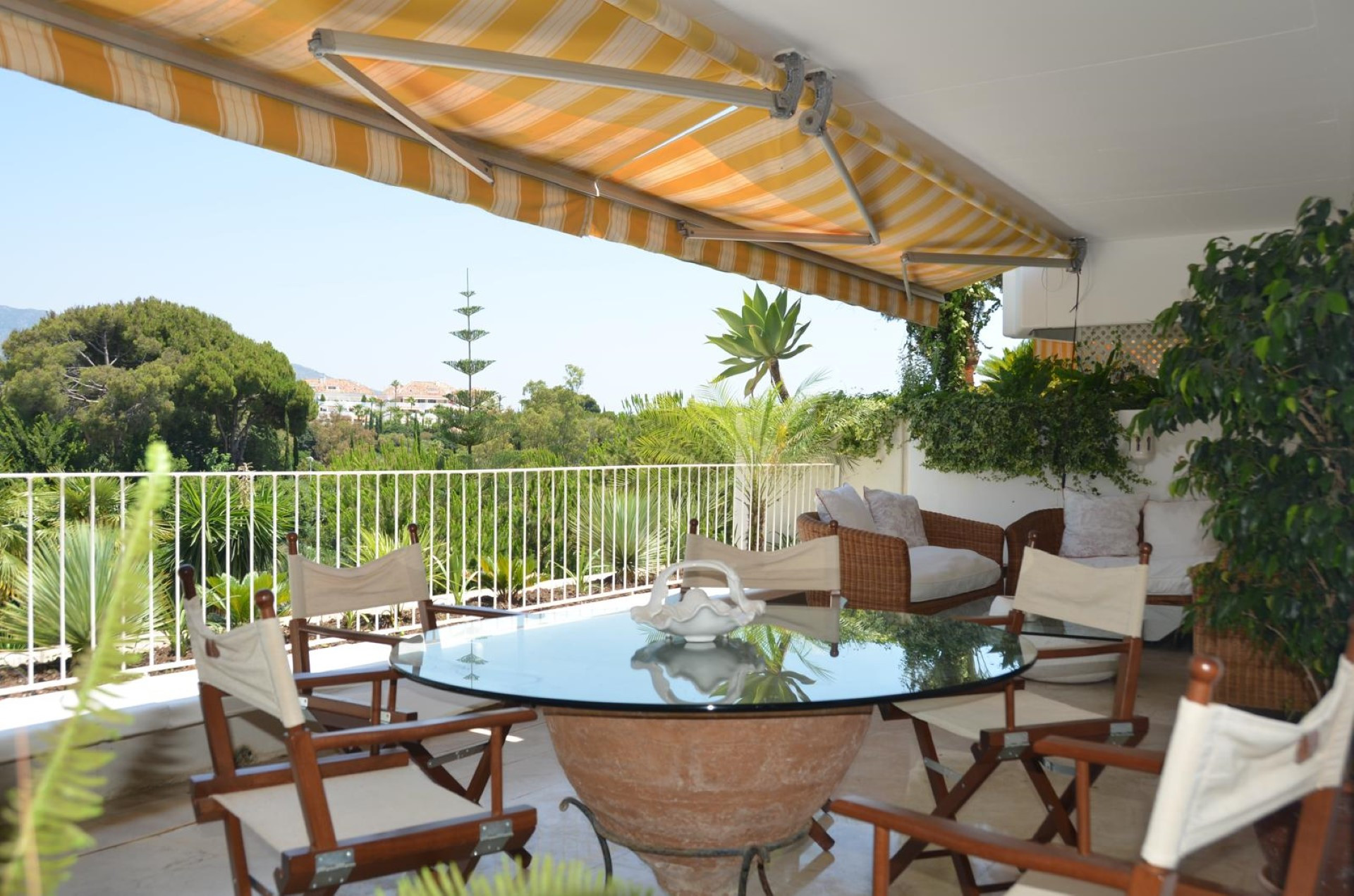 Elegante apartamento de 3 dormitorios en Las Terrazas de Las Lomas De Marbella Club