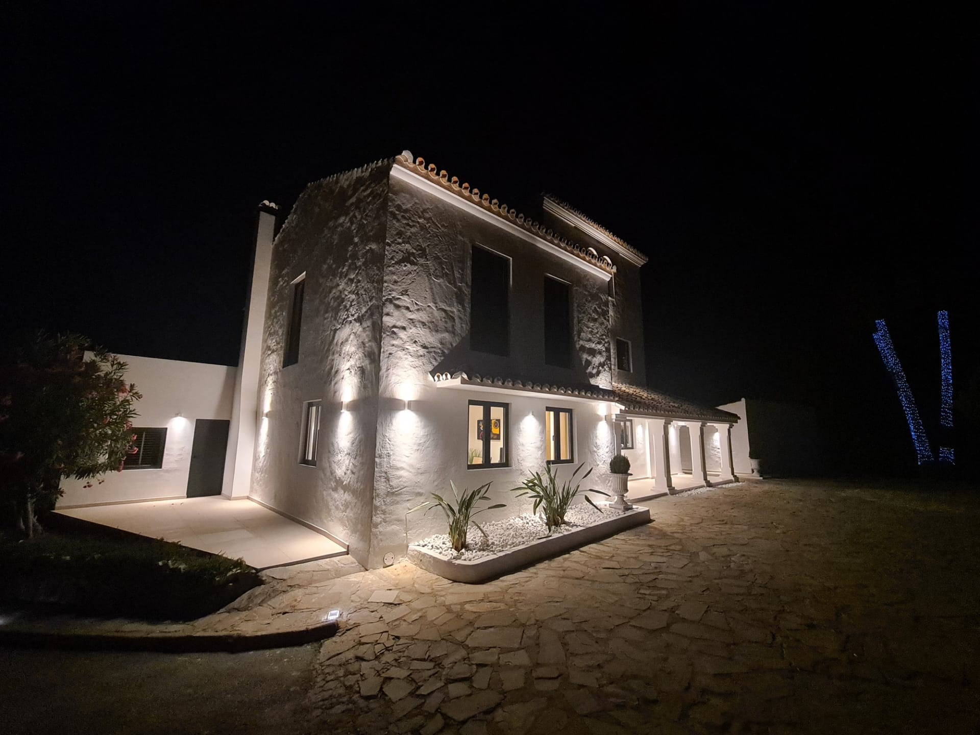 Stunning renovated villa with guest house and panoramic views in Los Reales, Estepona