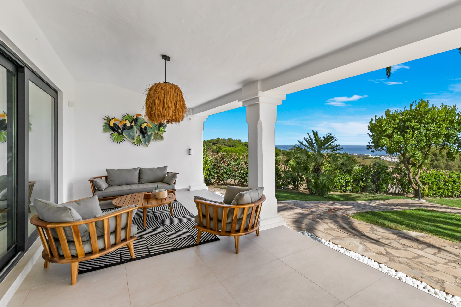 Stunning renovated villa with guest house and panoramic views in Los Reales, Estepona