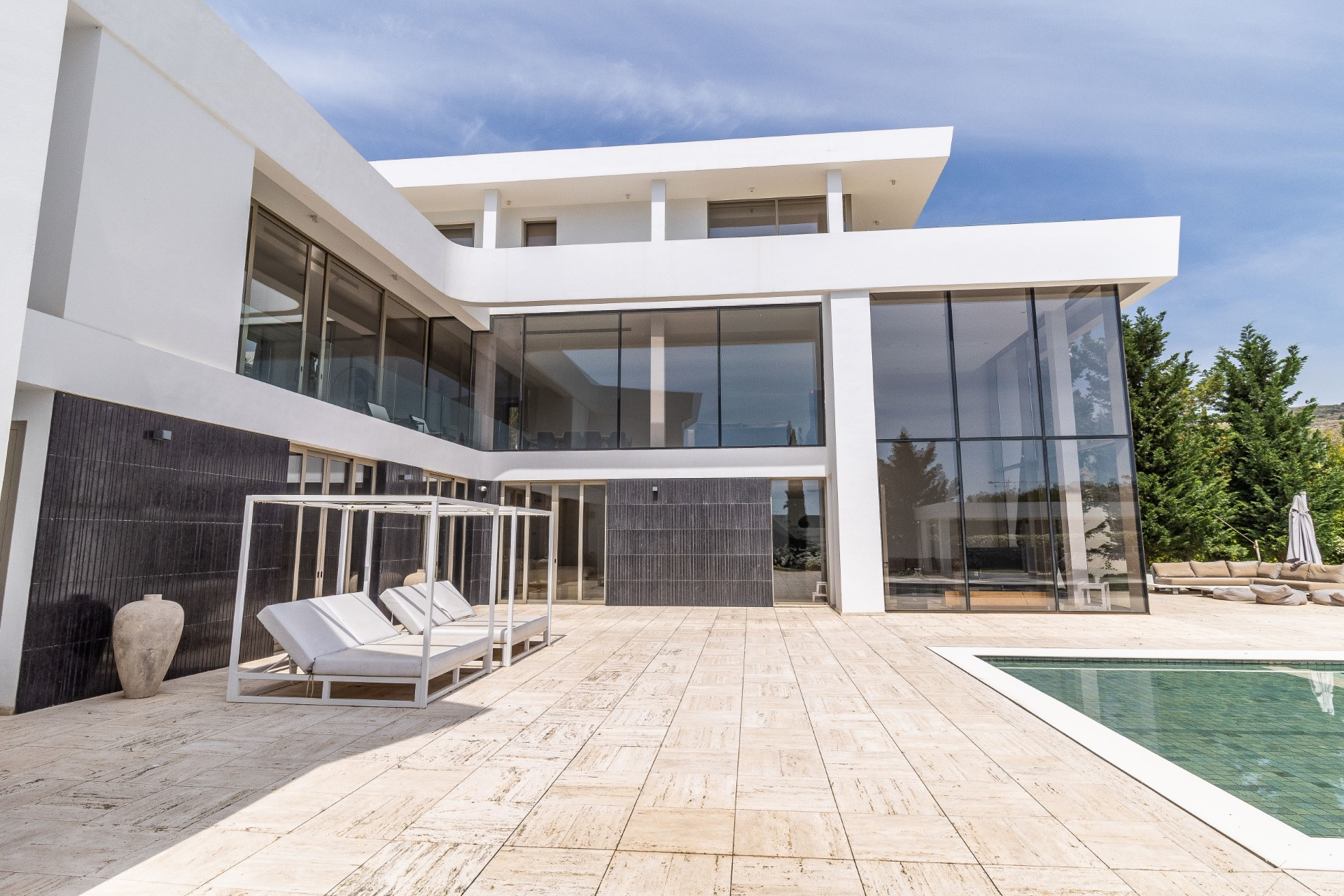 Spectacular contemporary frontline golf villa in Los Flamingos Golf