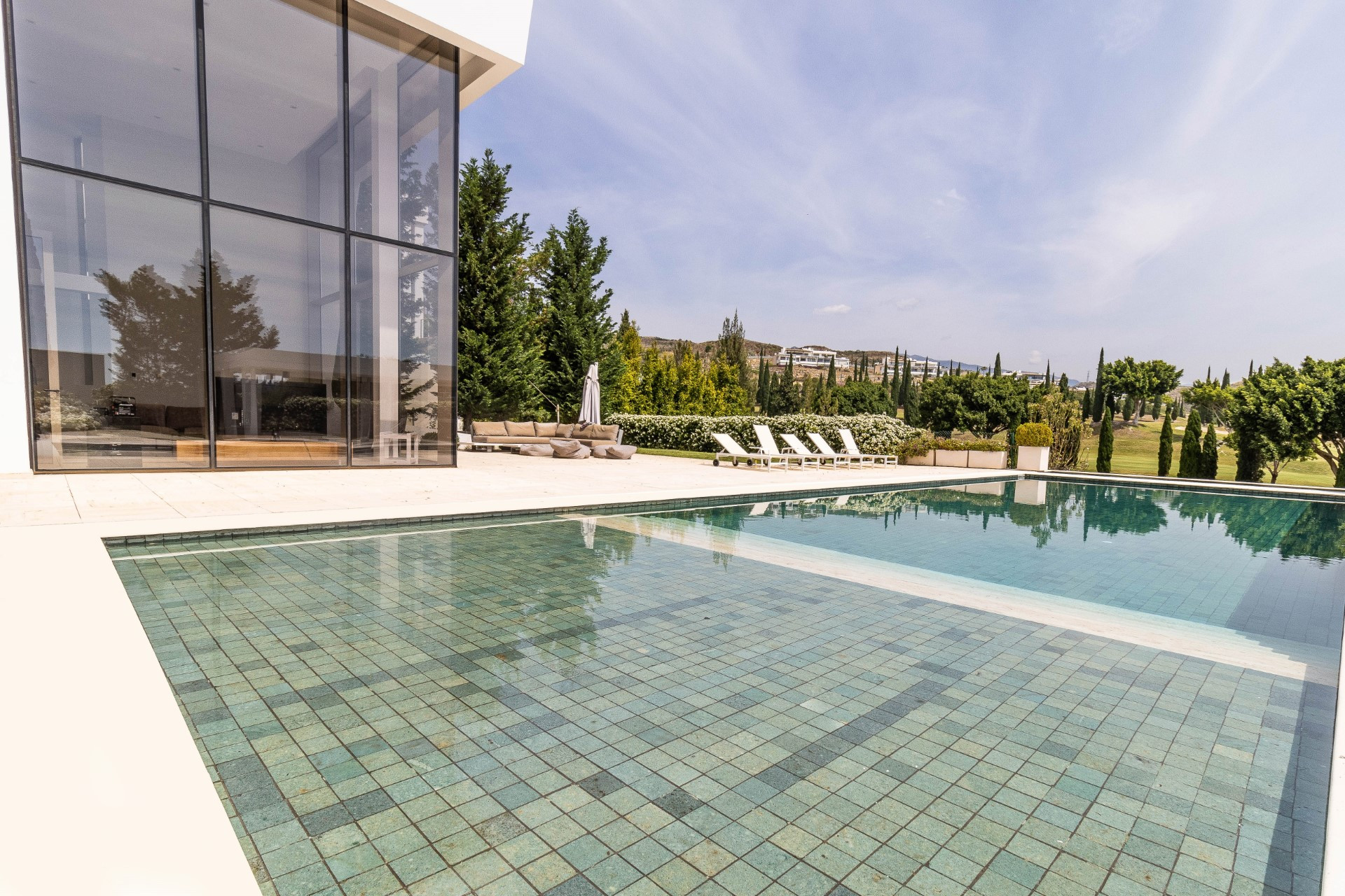 Spectacular contemporary frontline golf villa in Los Flamingos Golf