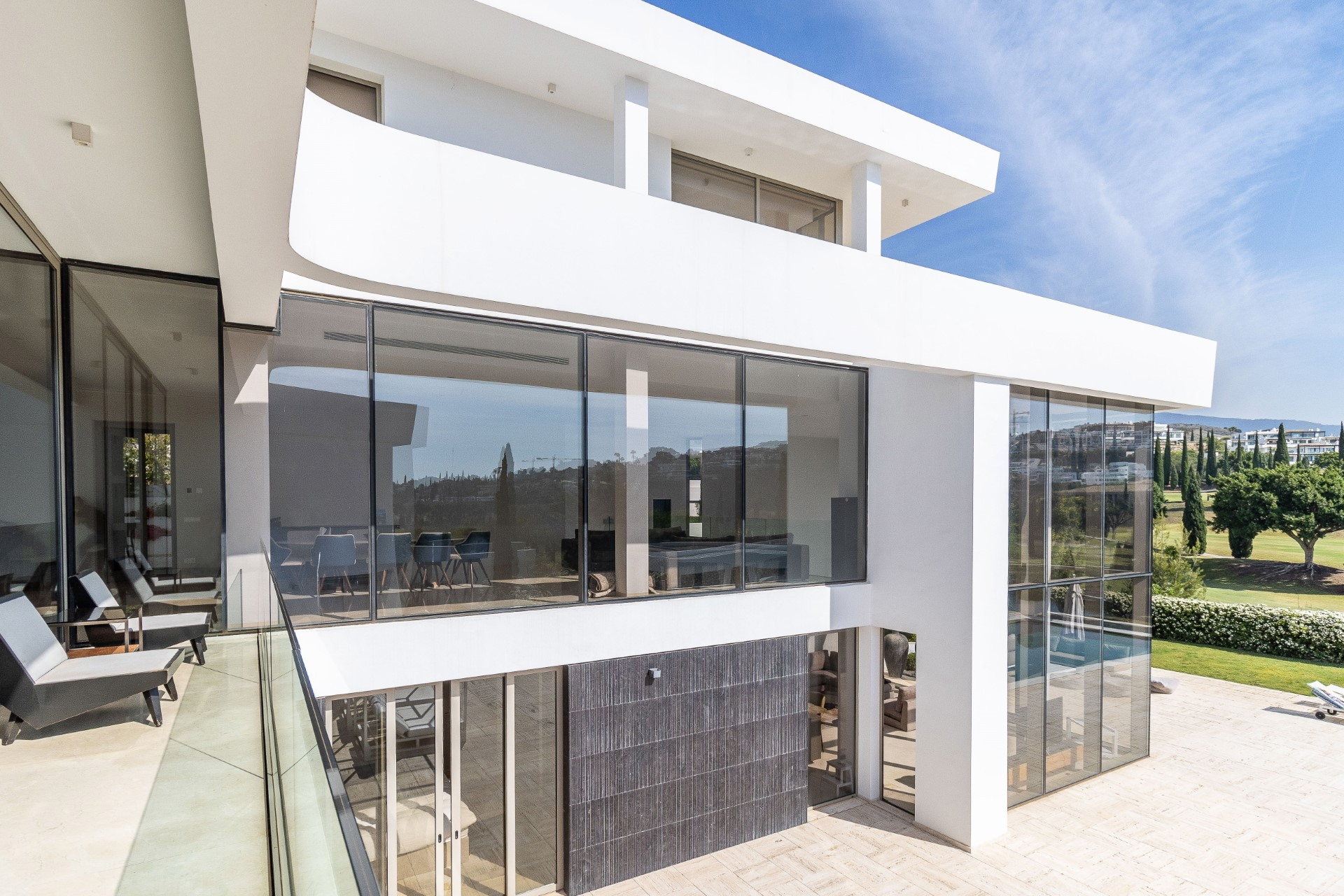 Spectacular contemporary frontline golf villa in Los Flamingos Golf