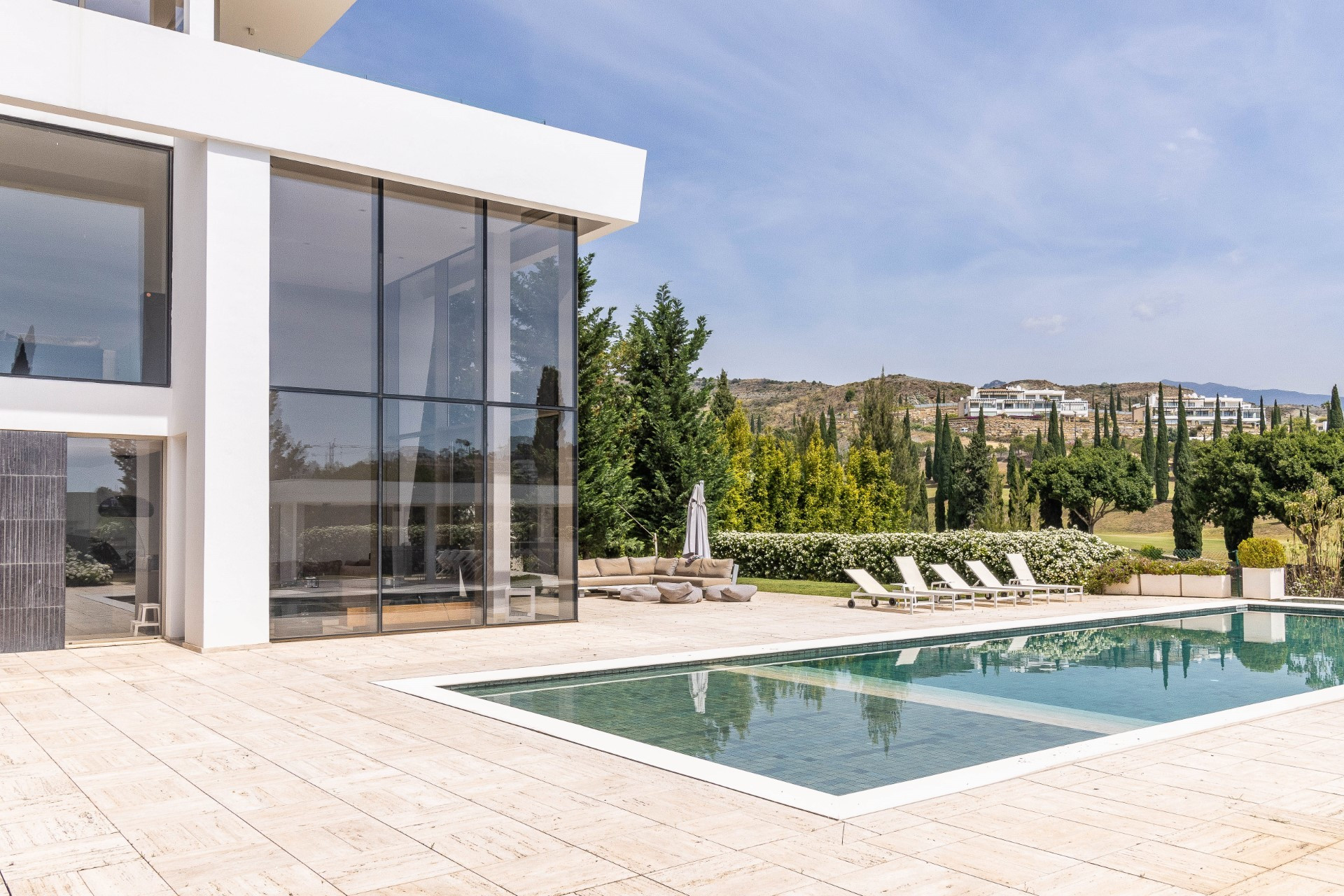 Spectacular contemporary frontline golf villa in Los Flamingos Golf