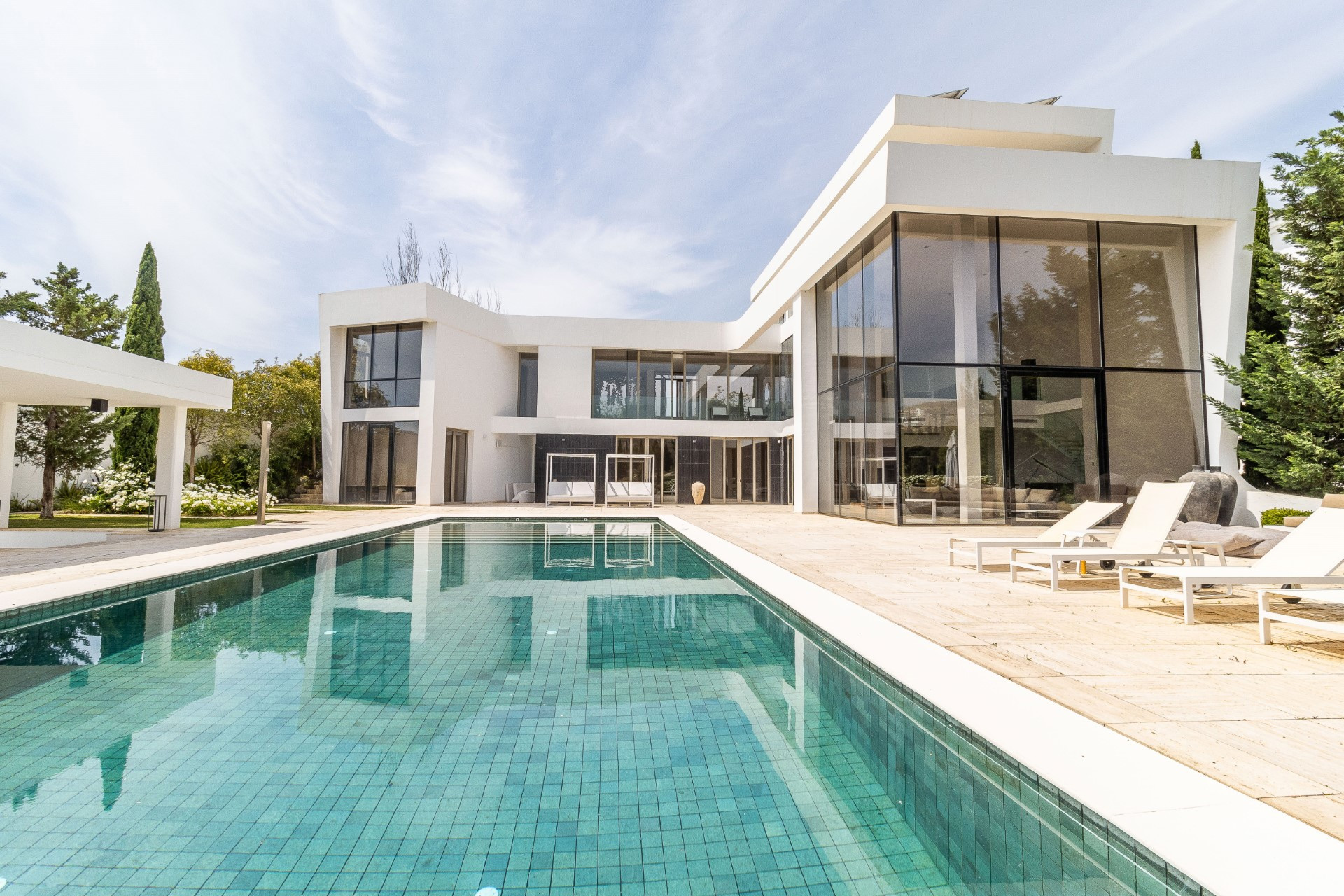 Spectacular contemporary frontline golf villa in Los Flamingos Golf