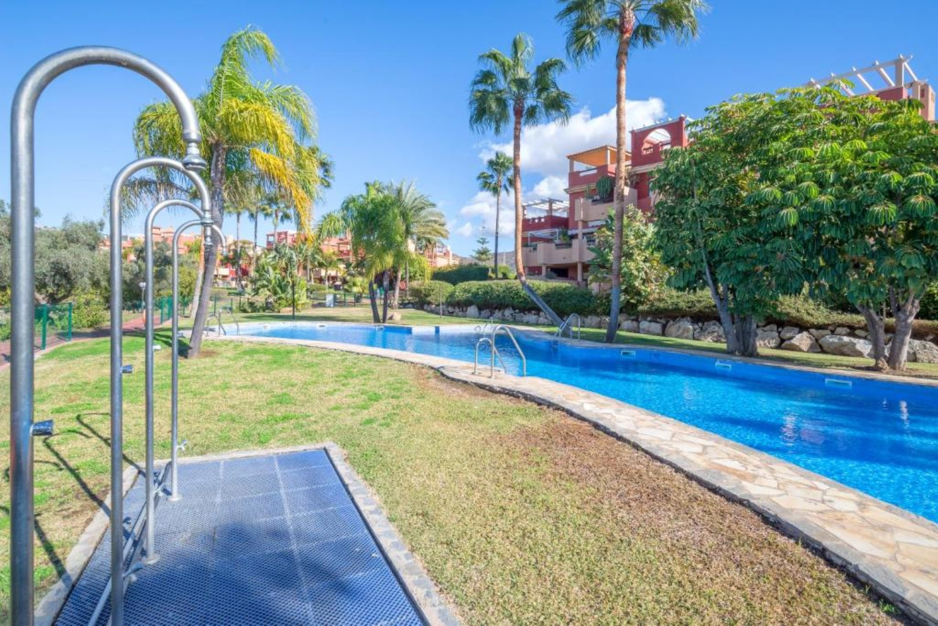 Charming ground floor apartment in La Reserva de Marbella, Marbella East