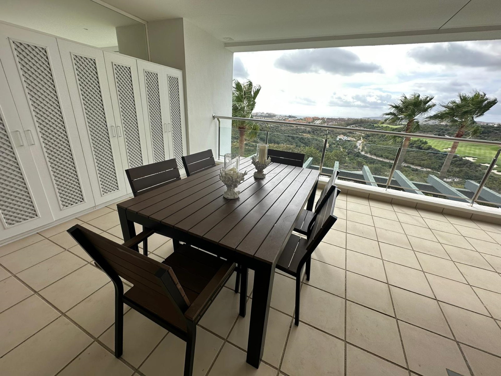 Contemporáneo apartamento de 2 dormitorios con impresionantes vistas en Las Terrazas de Cortesín