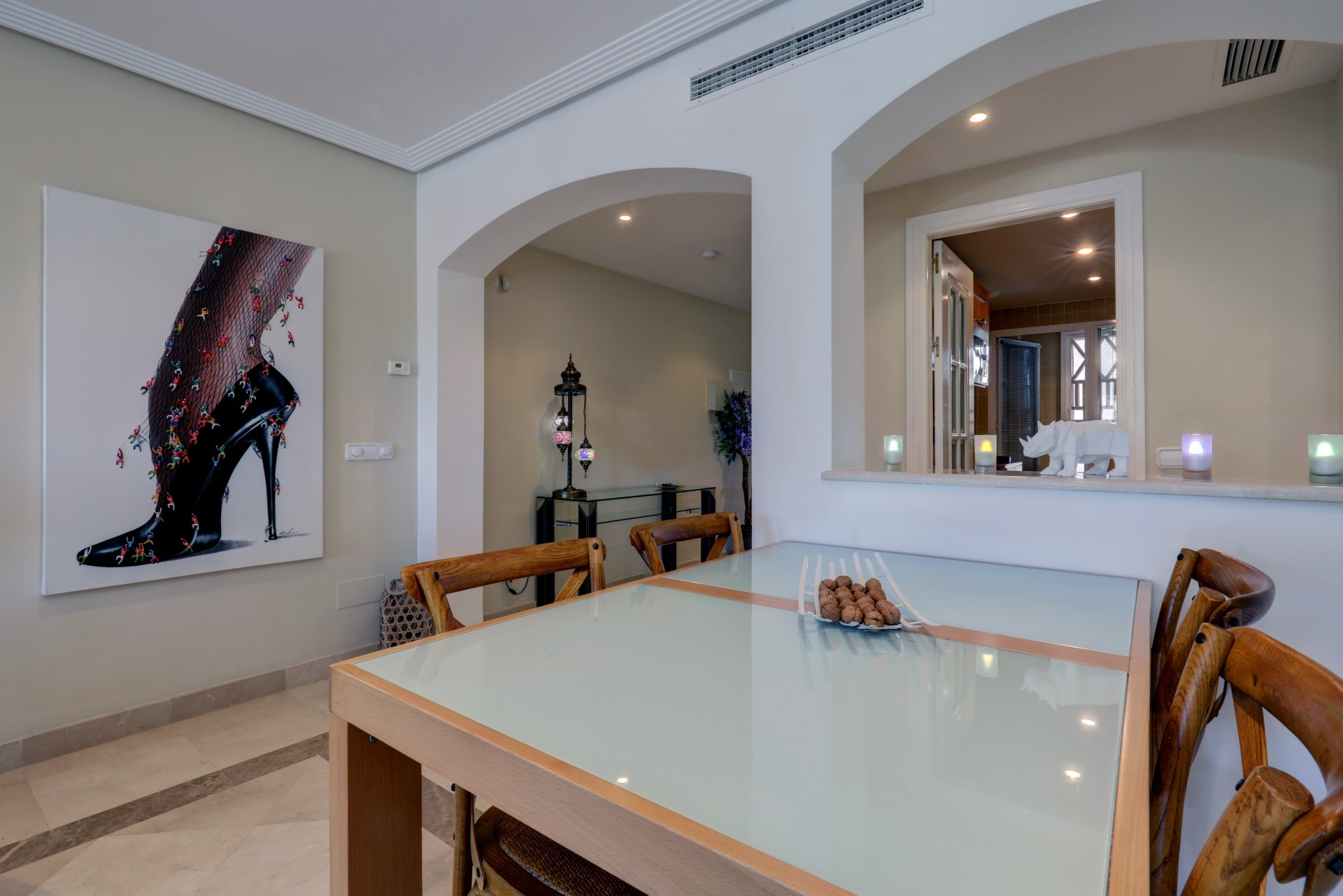 3 bedroom tranquile elevated ground floor apartment in Los Arqueros, Benahavis