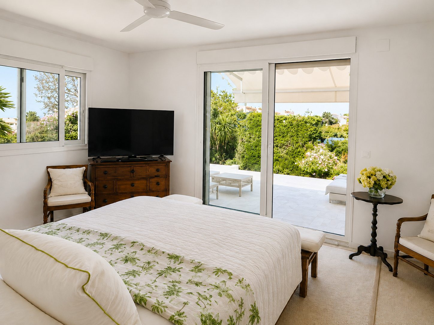 Charming villa with guest house in Rocio Nagueles
