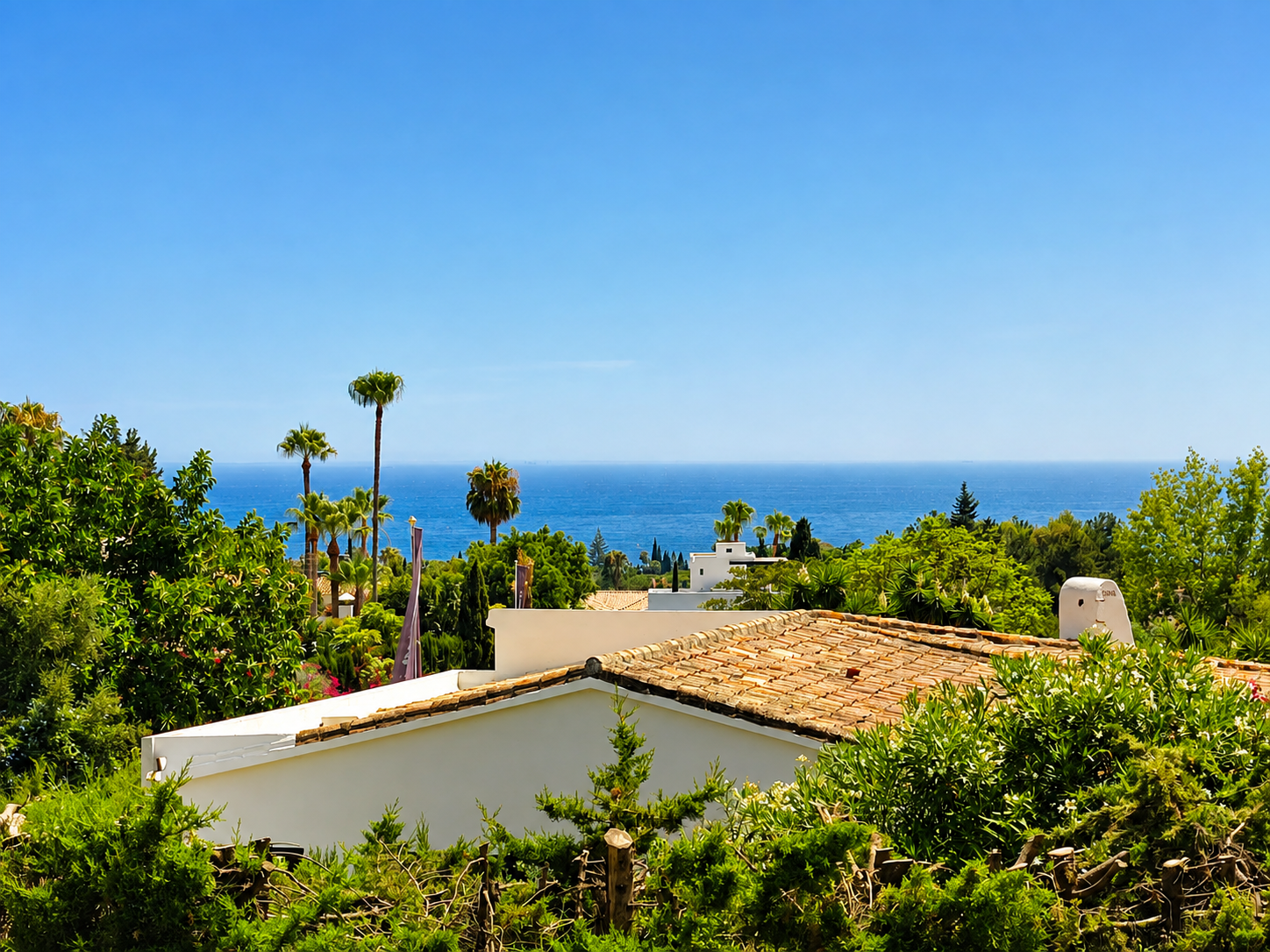 Charming villa with guest house in Rocio Nagueles