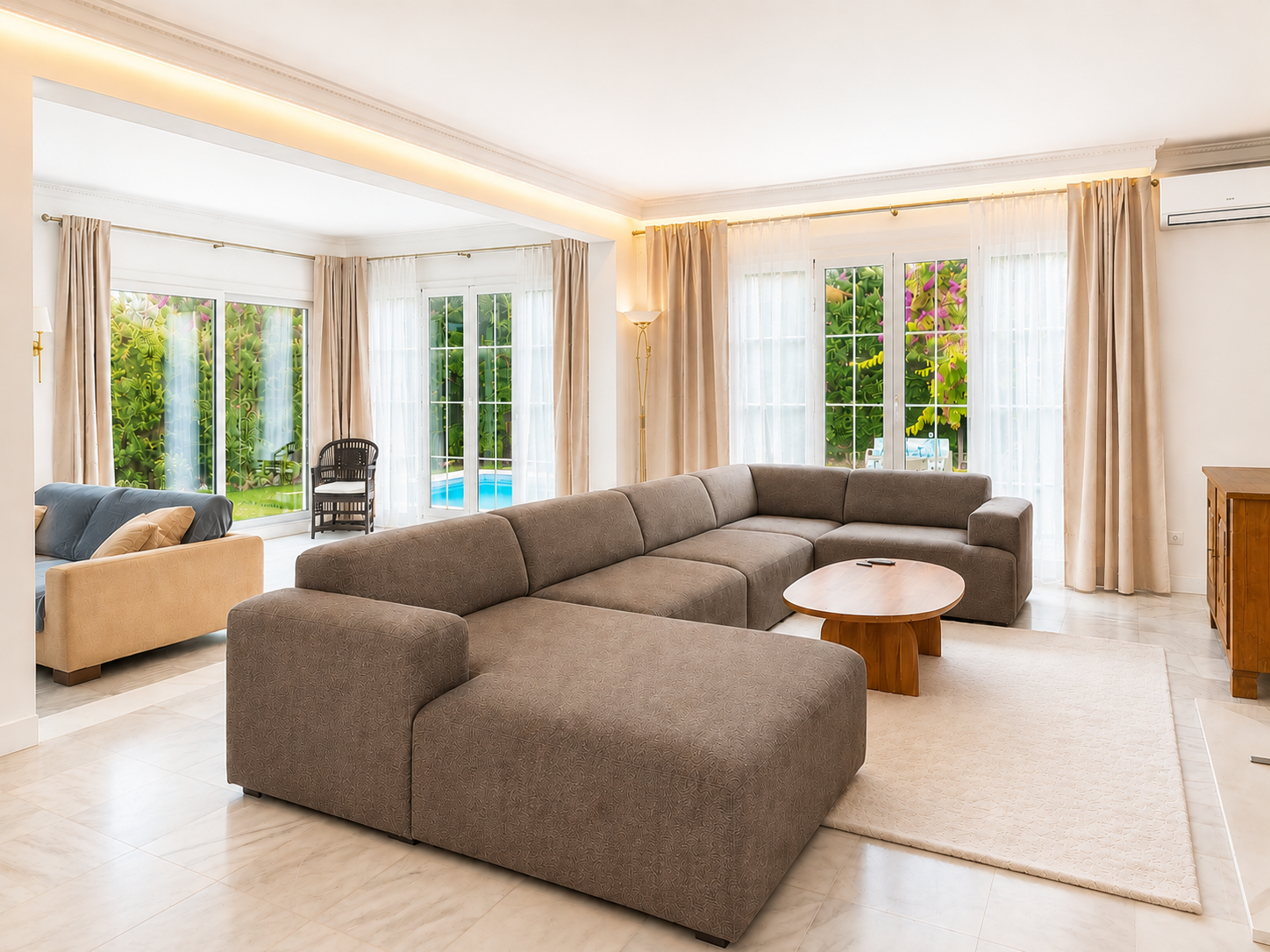 Charming villa with guest house in Rocio Nagueles
