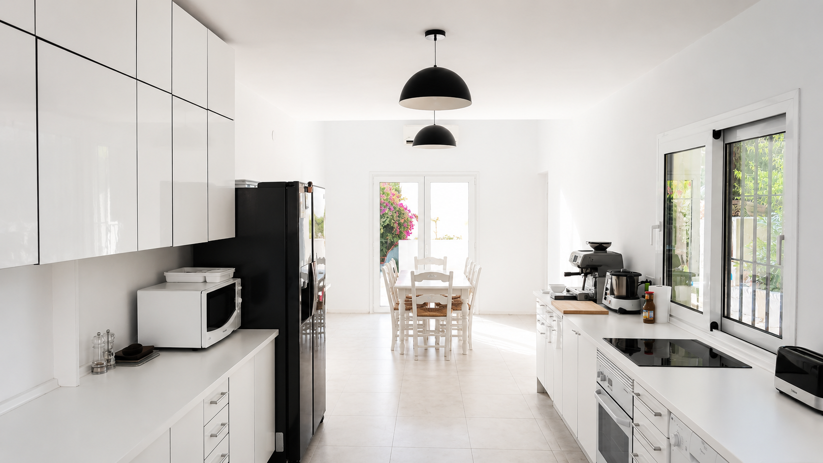 Charming villa with guest house in Rocio Nagueles