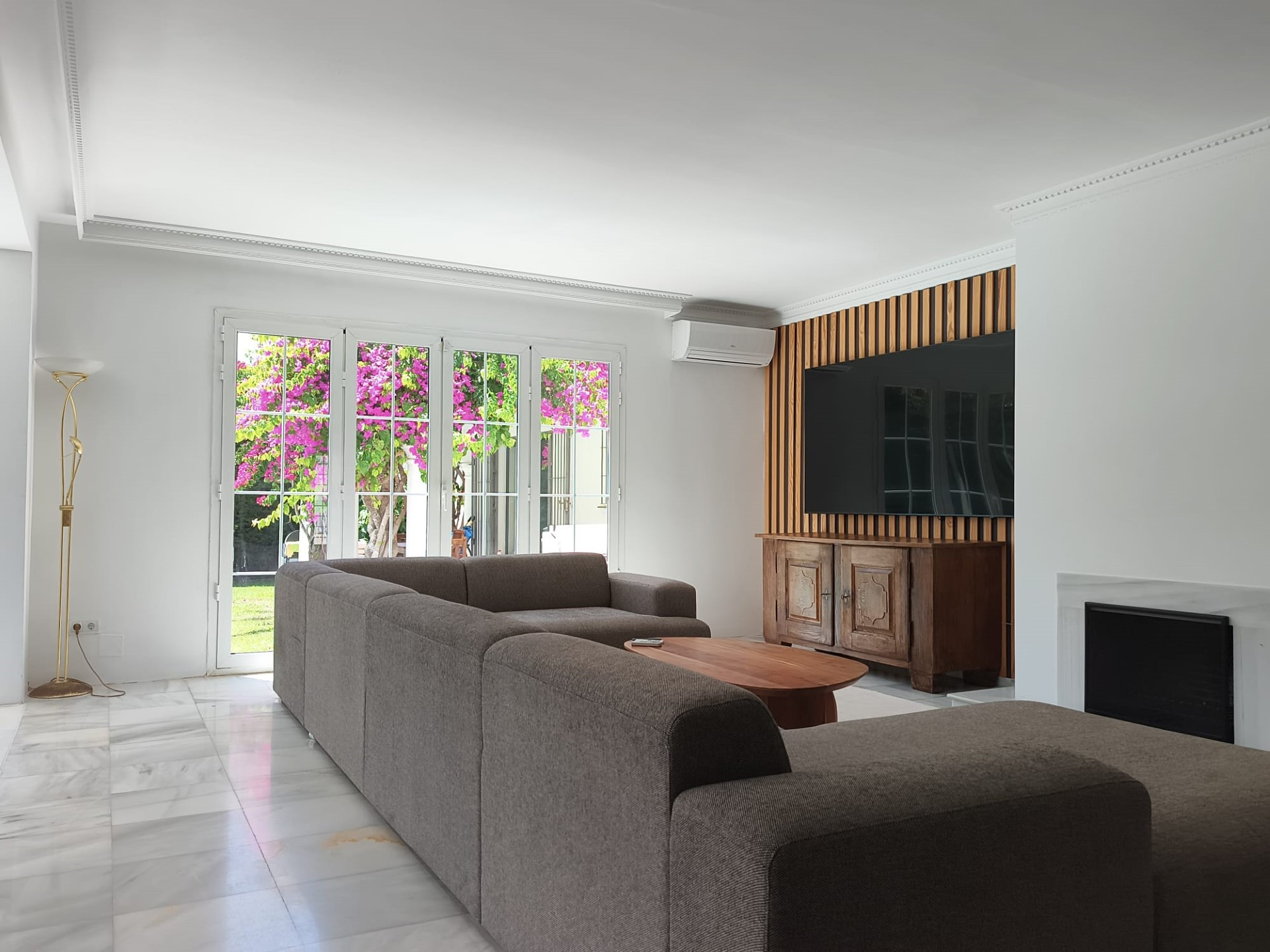 Charming villa with guest house in Rocio Nagueles