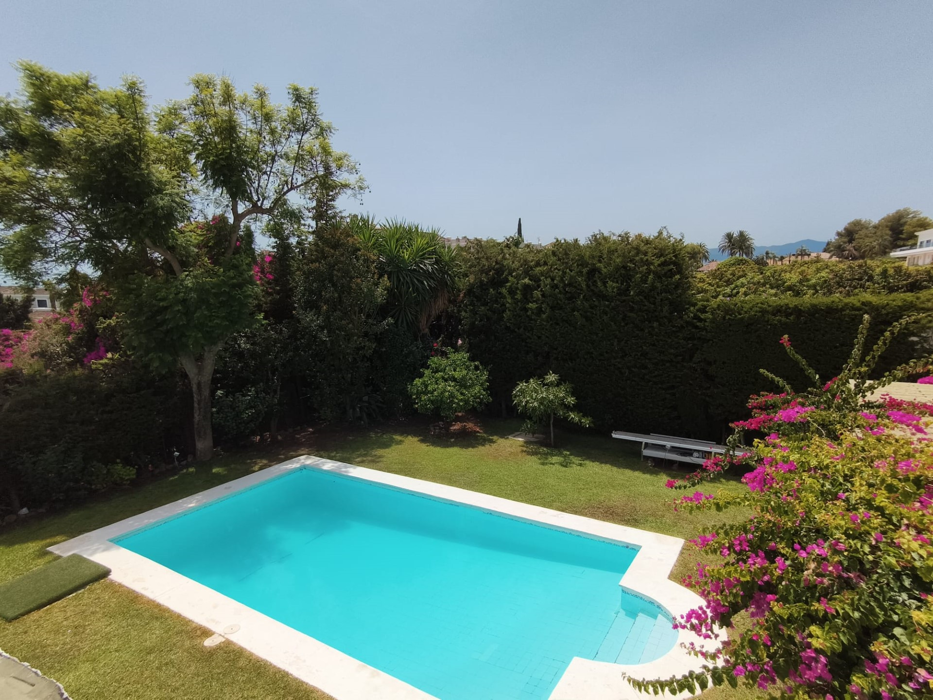 Charming villa with guest house in Rocio Nagueles