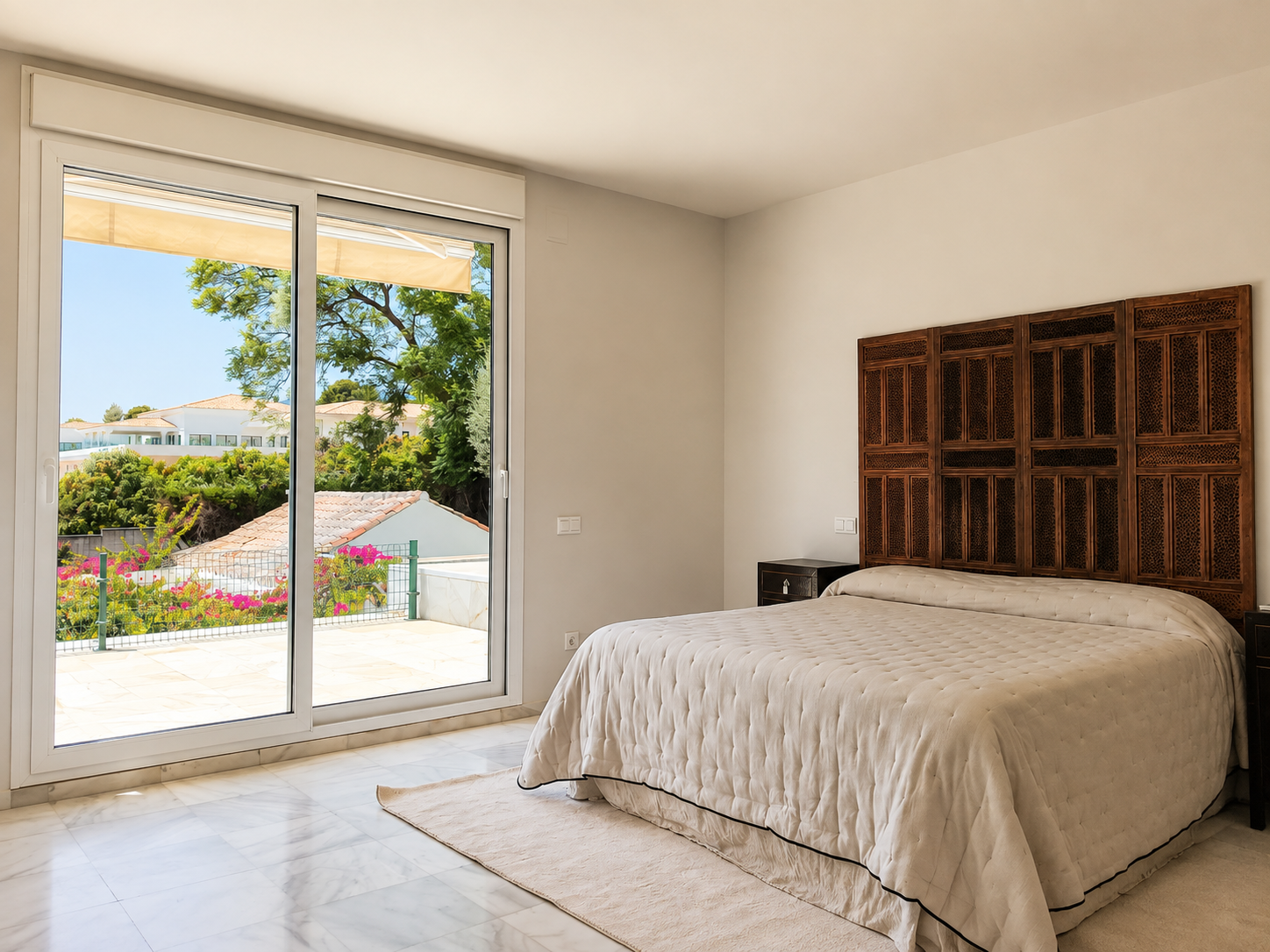 Charming villa with guest house in Rocio Nagueles
