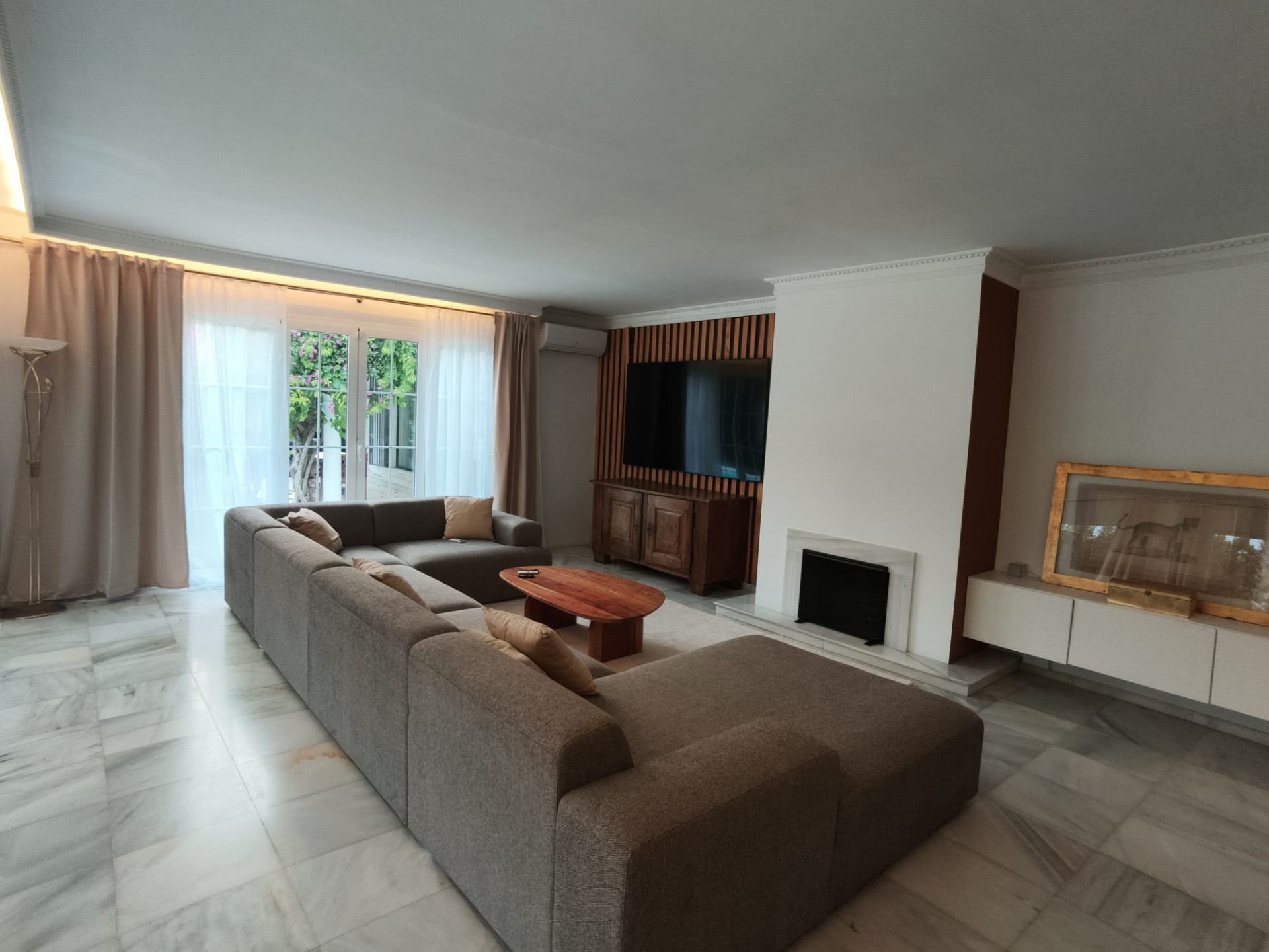 Charming villa with guest house in Rocio Nagueles