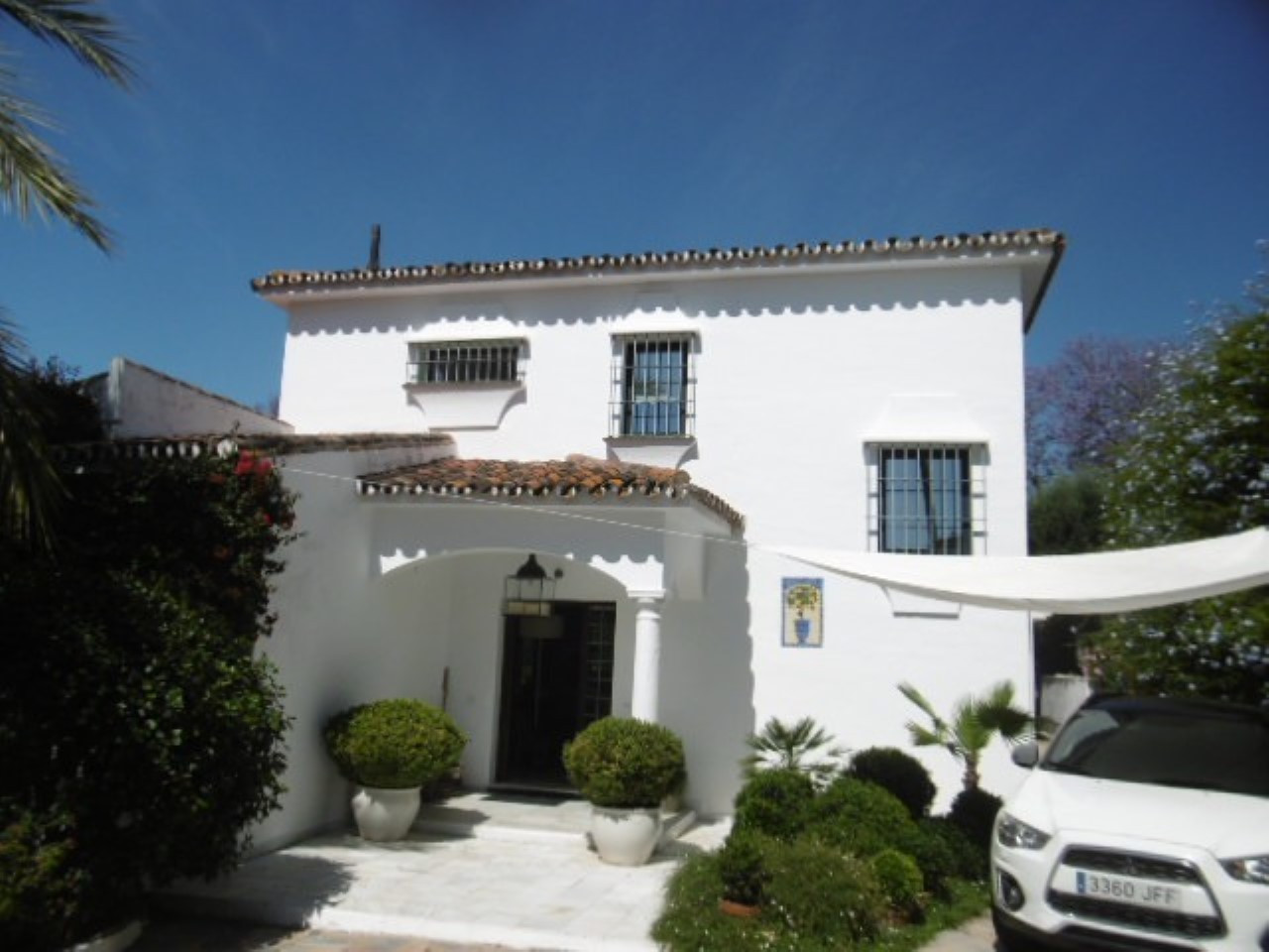 Charming villa with guest house in Rocio Nagueles