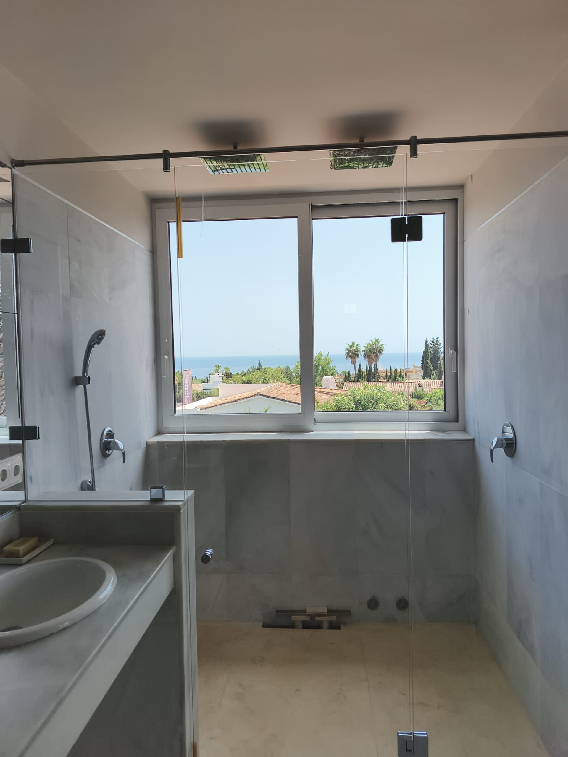 Charming villa with guest house in Rocio Nagueles