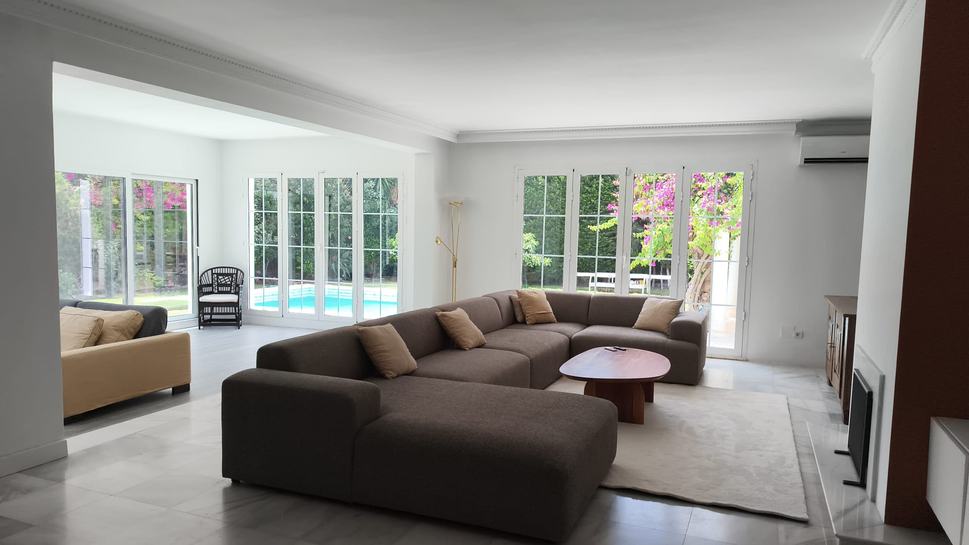 Charming villa with guest house in Rocio Nagueles