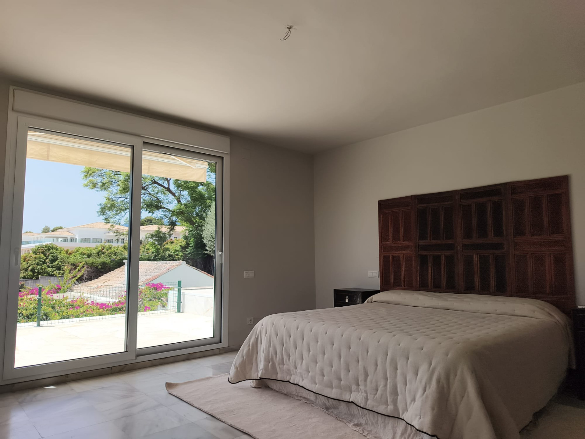 Charming villa with guest house in Rocio Nagueles