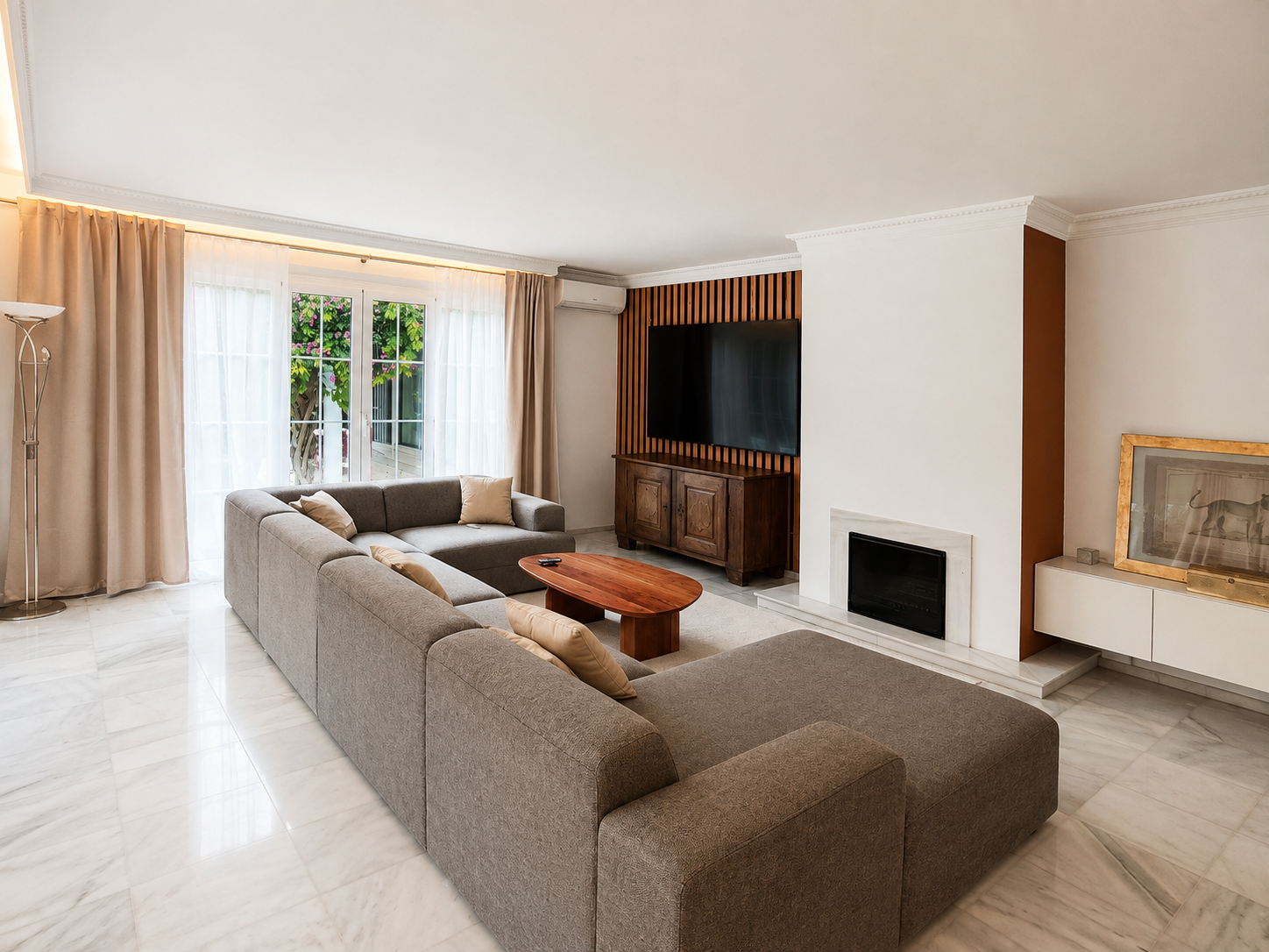 Charming villa with guest house in Rocio Nagueles