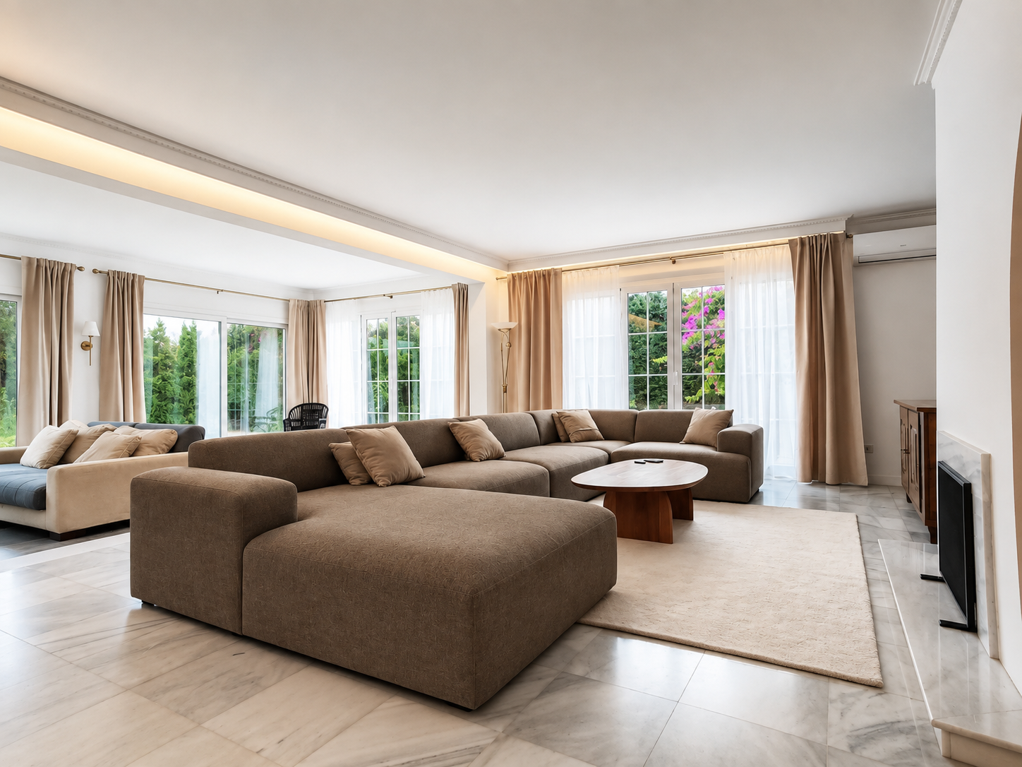 Charming villa with guest house in Rocio Nagueles