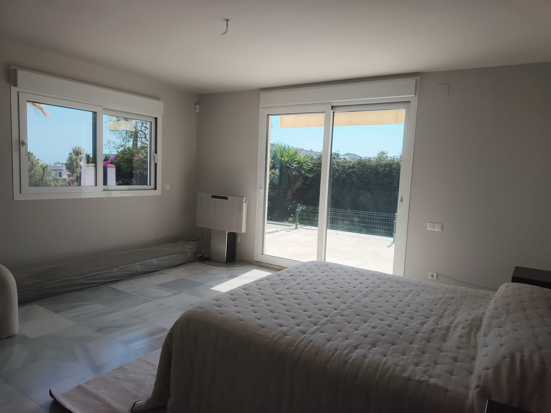 Charming villa with guest house in Rocio Nagueles