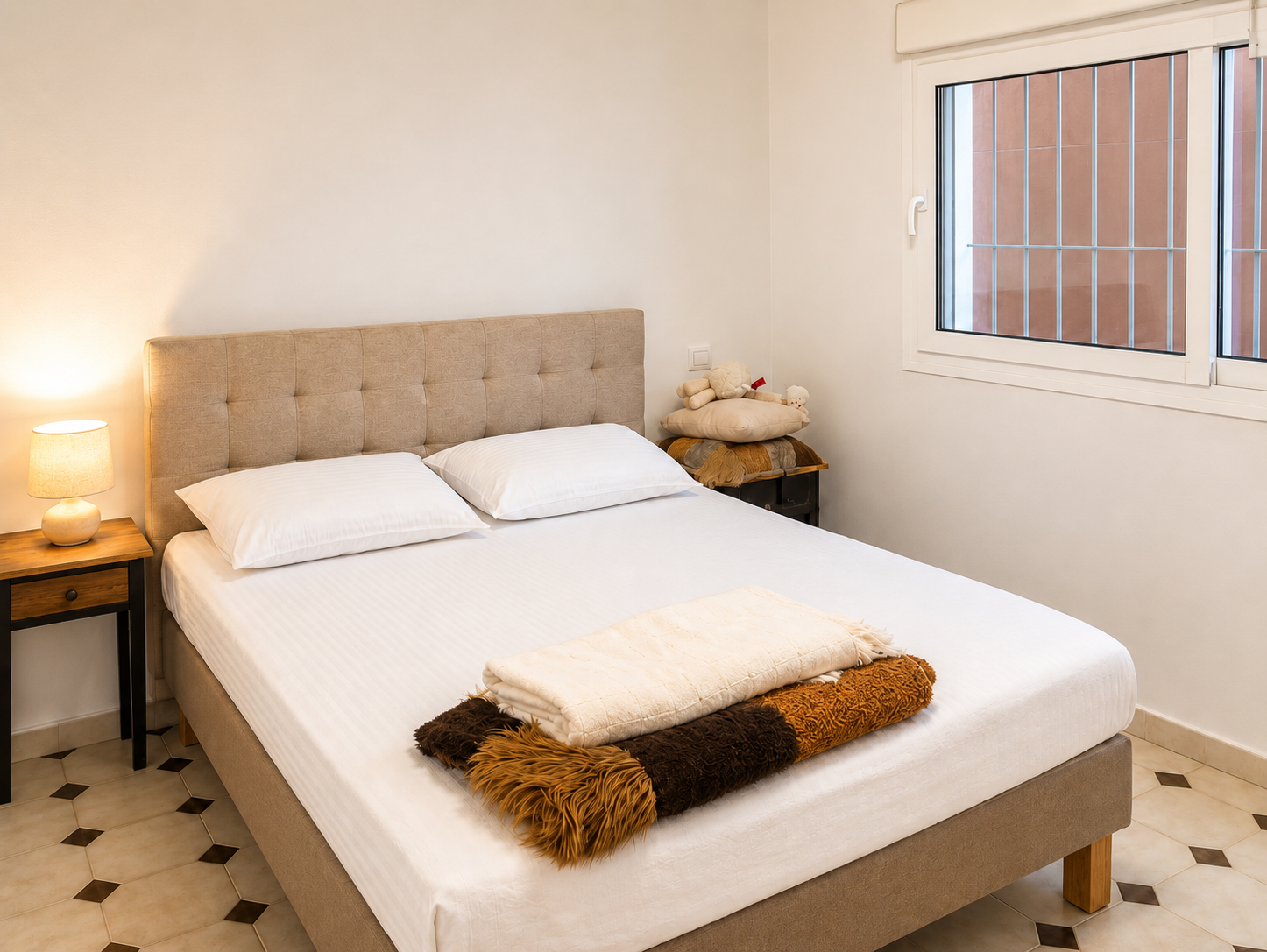 Charming villa with guest house in Rocio Nagueles