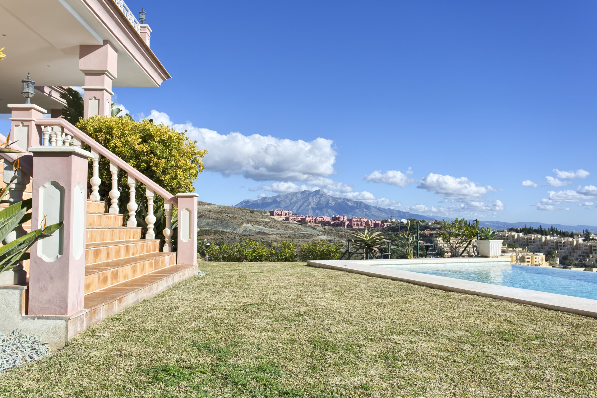 Villa lujosa de 8 dormitorios con espectaculares vistas panorámicas en Flamigos Golf Resort