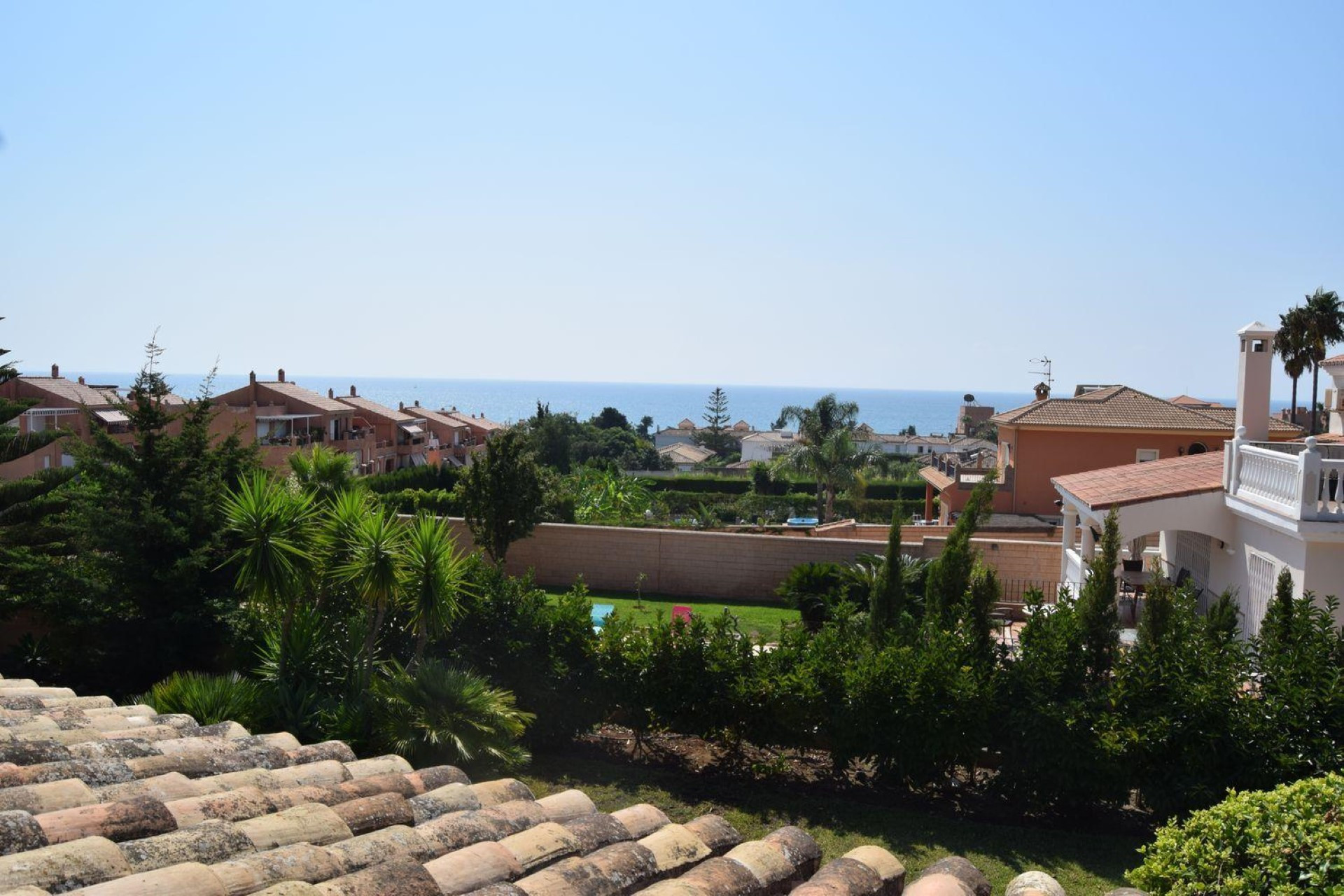 Villa de 4 dormitorios con vistas al mar en Estepona