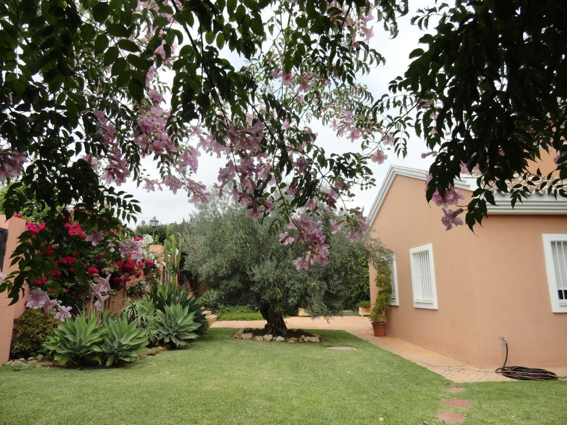 Villa de 4 dormitorios con vistas al mar en Estepona