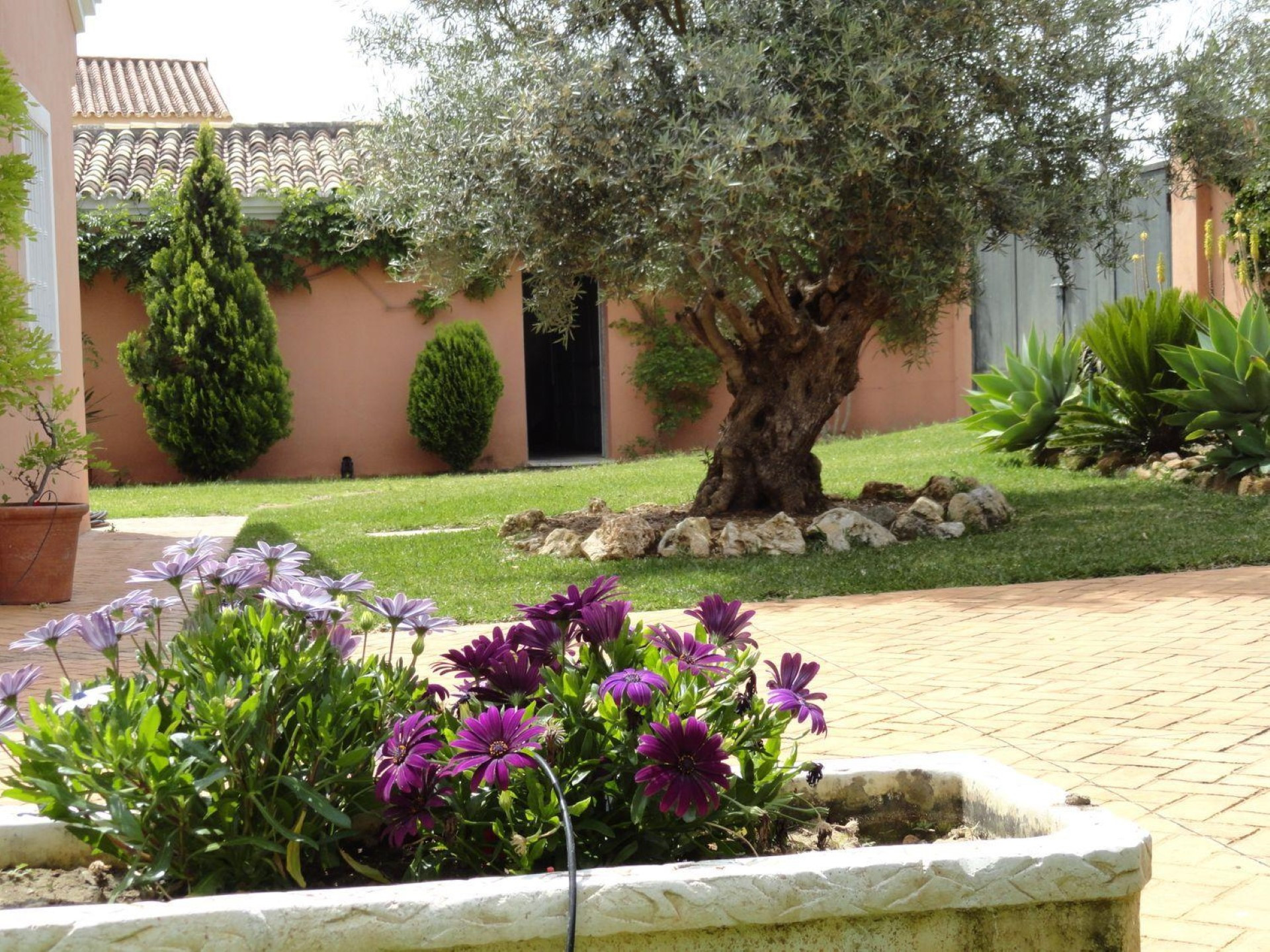 Villa de 4 dormitorios con vistas al mar en Estepona