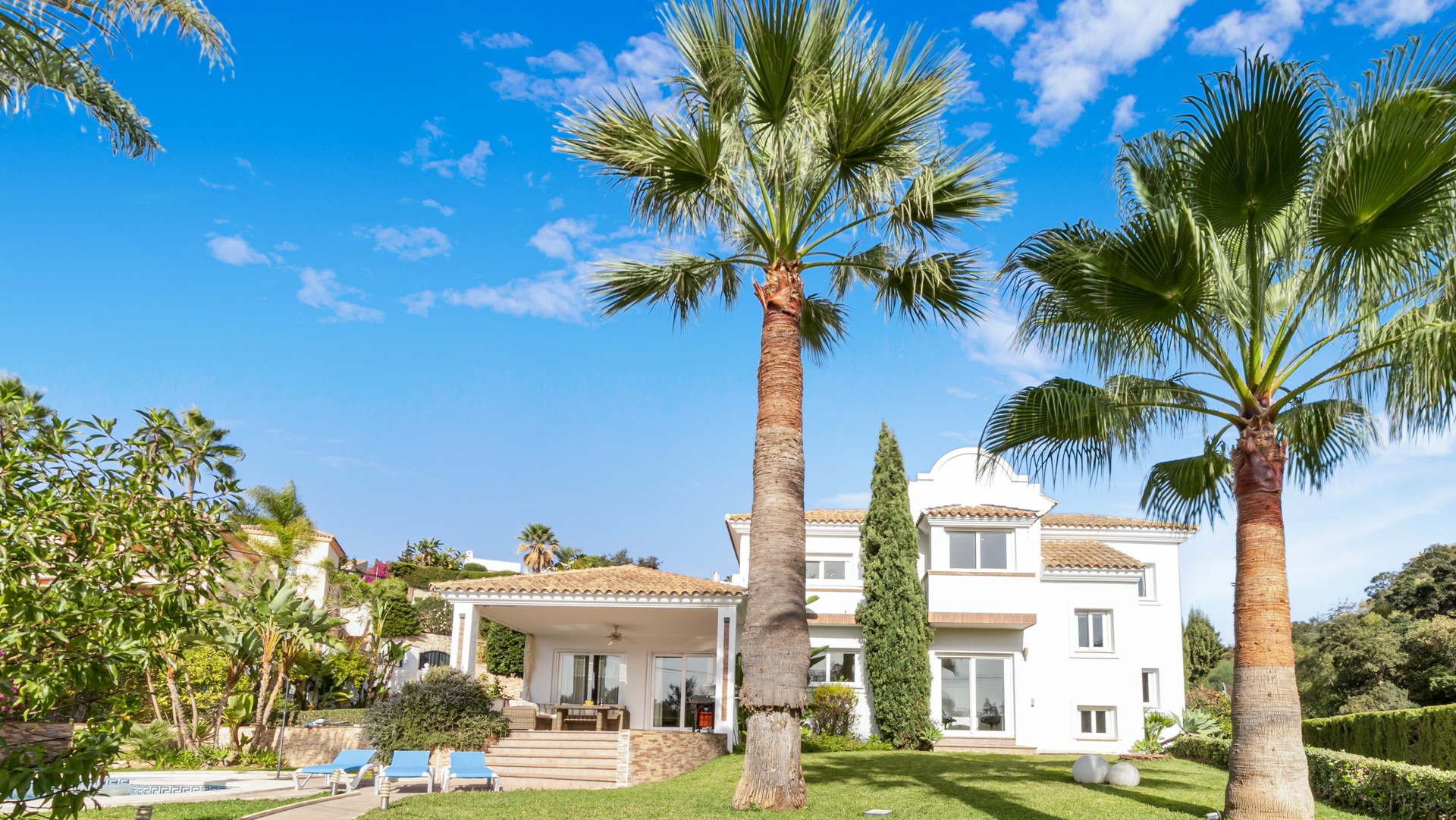 Increíble villa de 4 dormitorios en Elviria