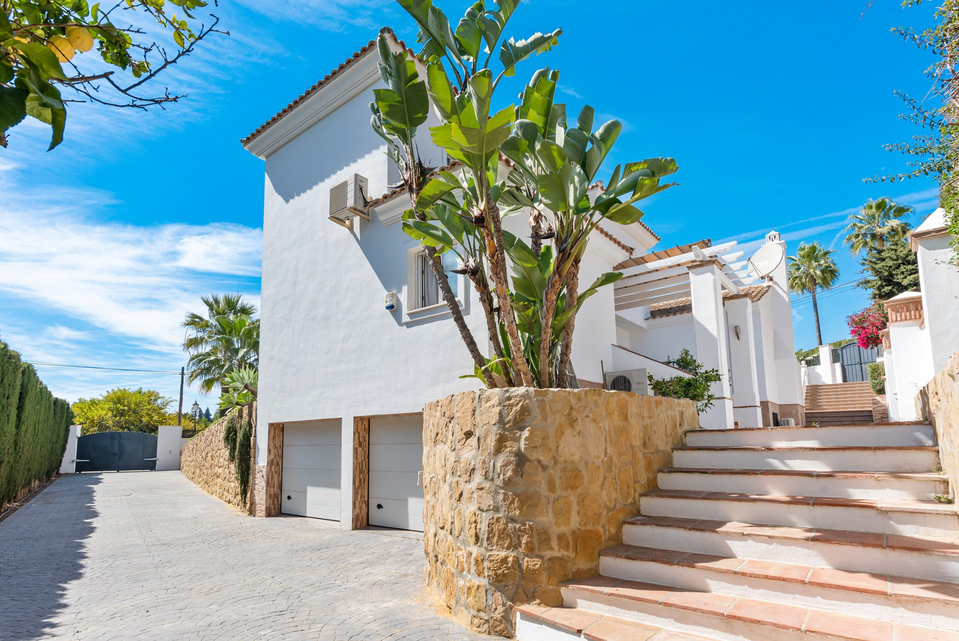 Incredible 4 bedroom villa in Elviria