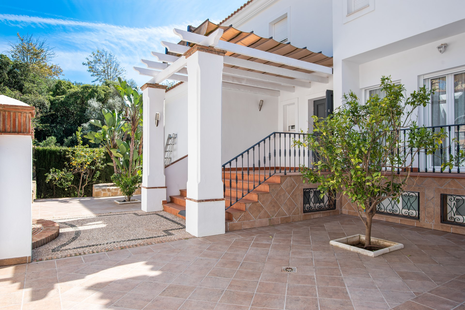 Increíble villa de 4 dormitorios en Elviria