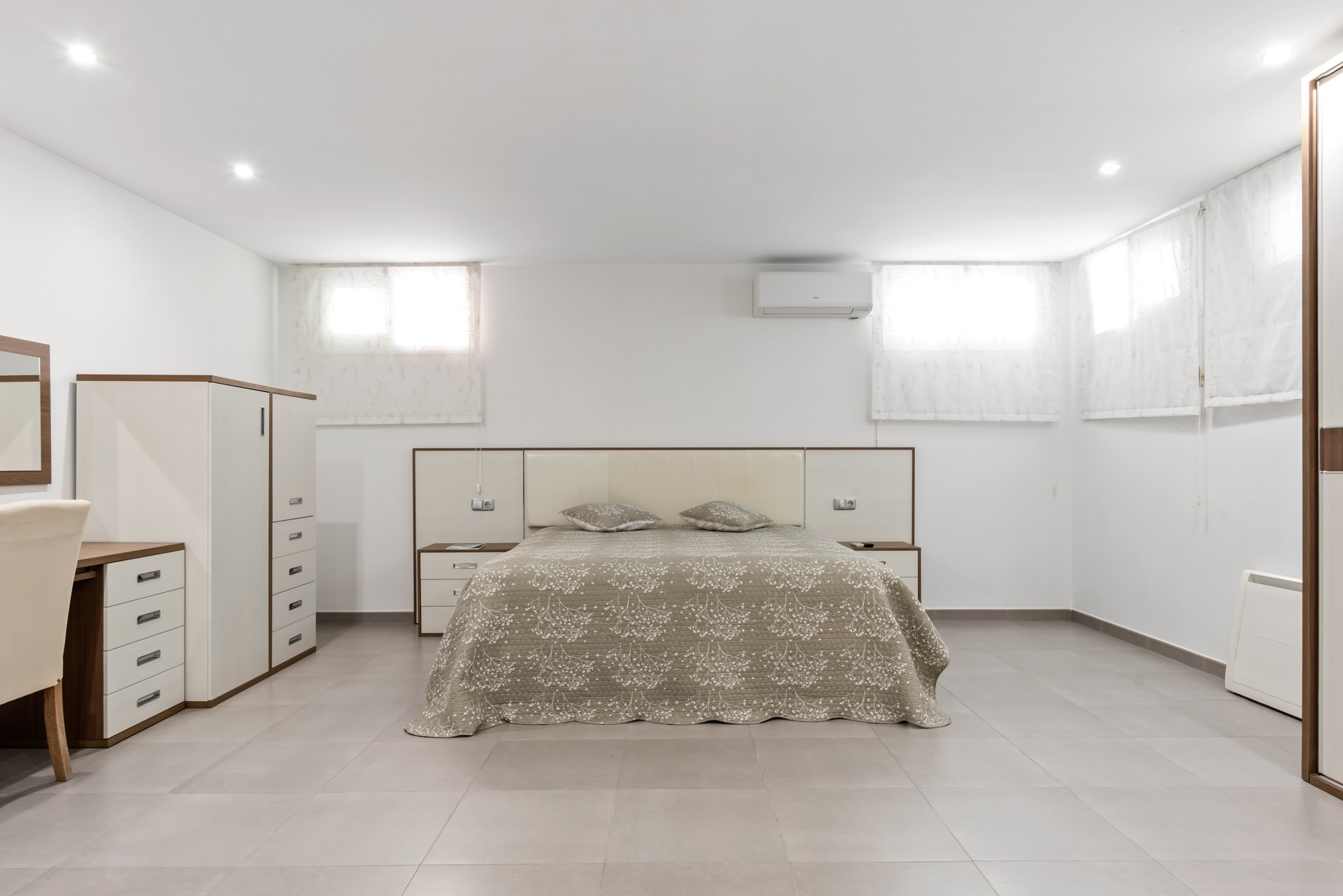 Increíble villa de 4 dormitorios en Elviria